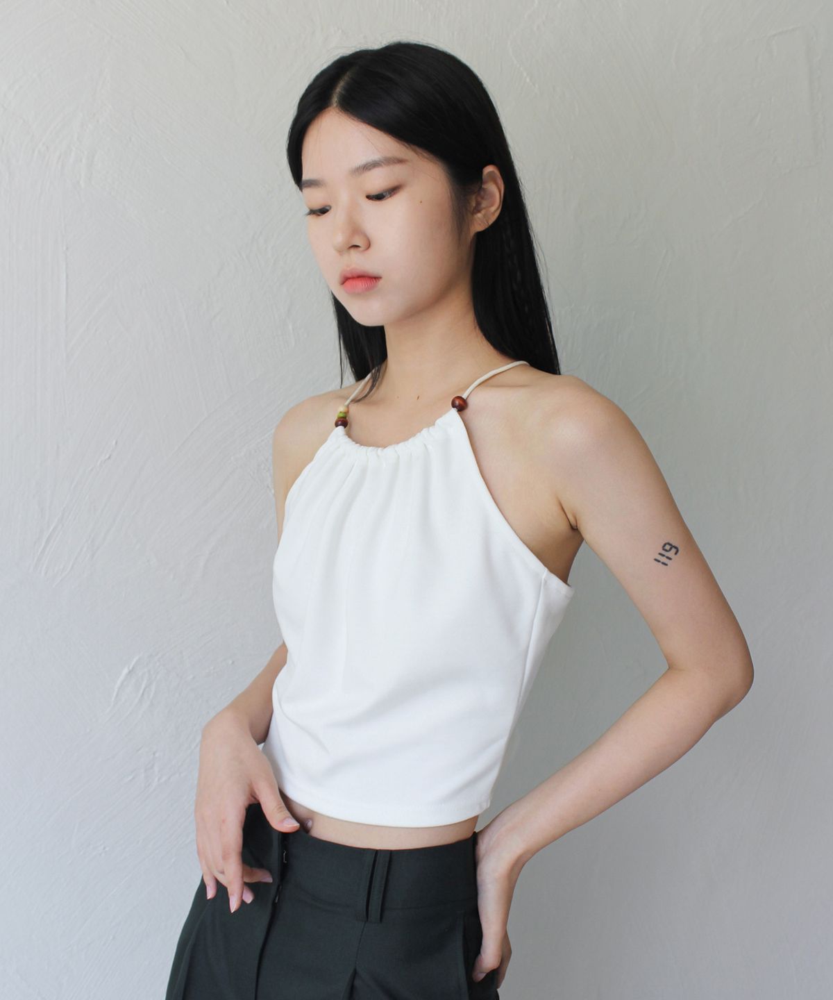 루바티(RUBATI) Halterneck Wooden Beads Top (IVORY)