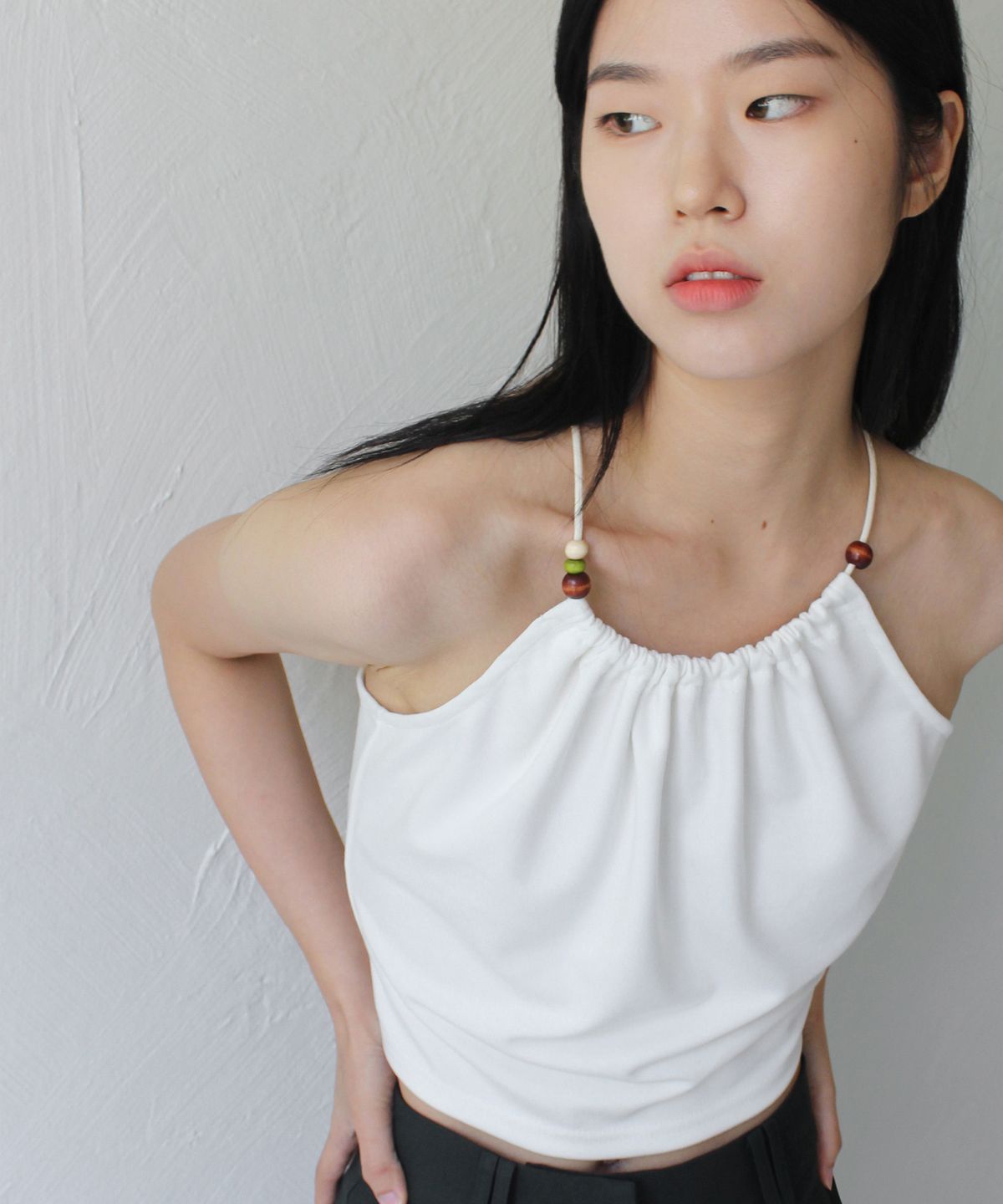 루바티(RUBATI) Halterneck Wooden Beads Top (IVORY)
