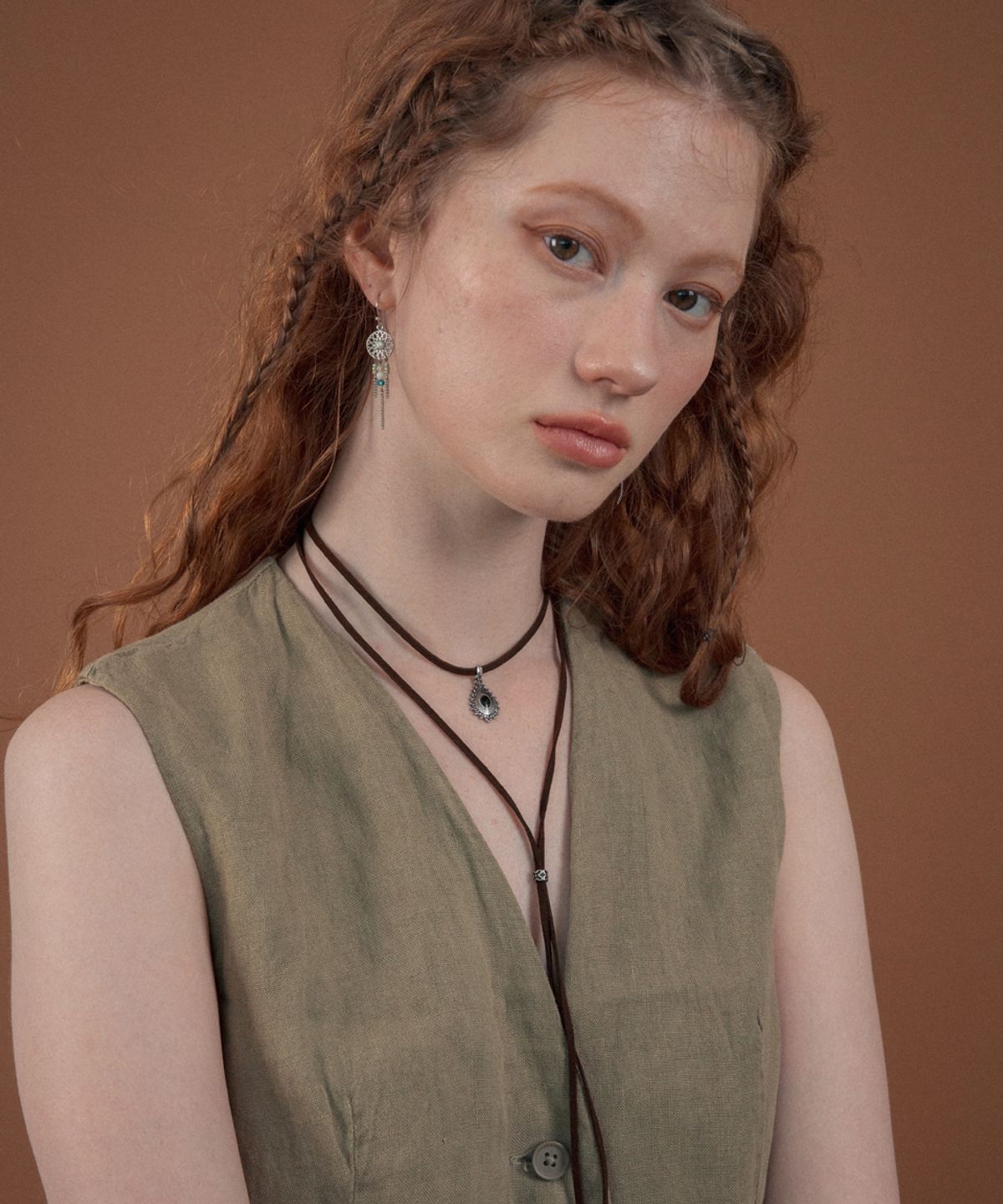메리모티브(MERRYMOTIVE) Antique pendant with suede necklace