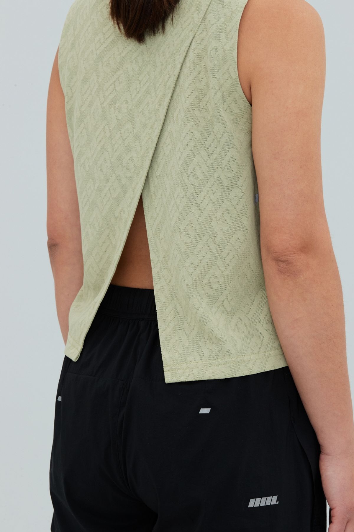 칼렉(KALEG) WOMENS WARM UP SLEEVENESS/LIGHT KHAKI