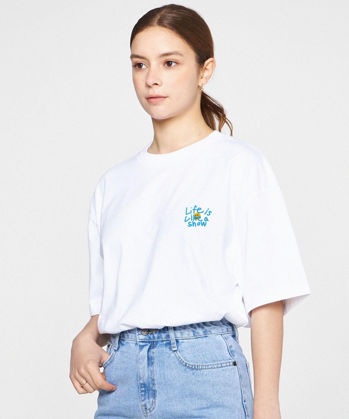 그레이버(GRAVER) [UNISEX]드로잉 레터 플라워 반팔티_화이트/블루 로고