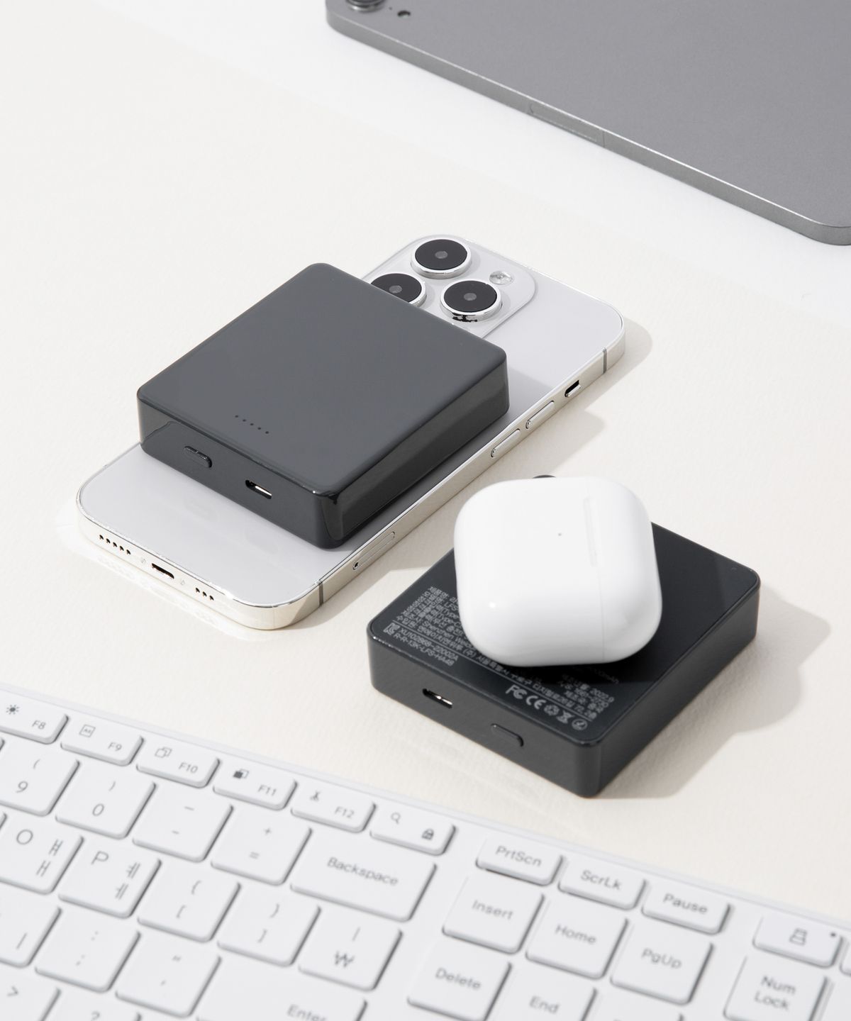 라이프썸(LIFESUM) 미니 마그네틱 무선충전 보조배터리(LFS-HA48) 8000mAh