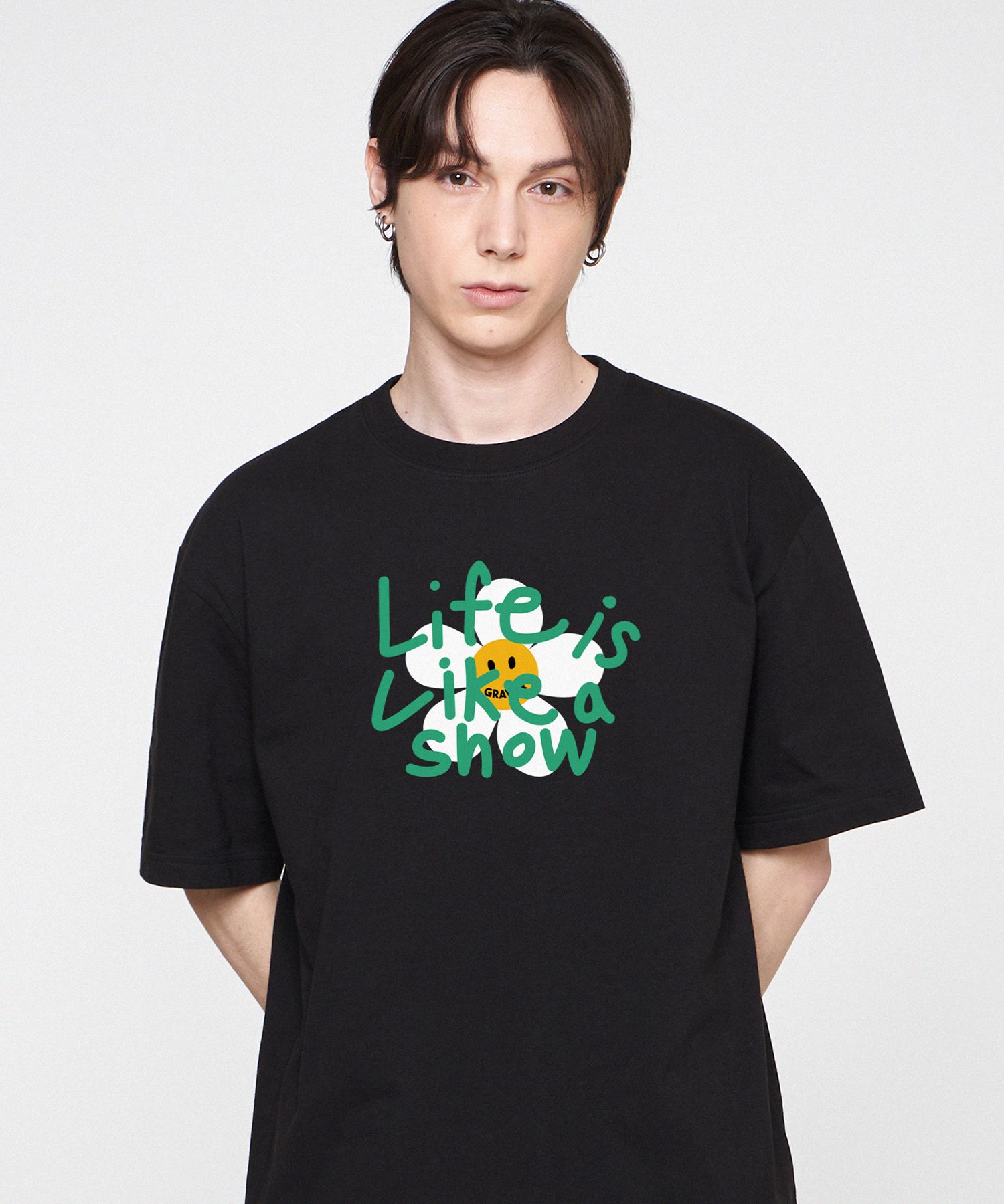 MUSINSA | GRAVER [UNISEX] Big Drawing Letter Flower Short