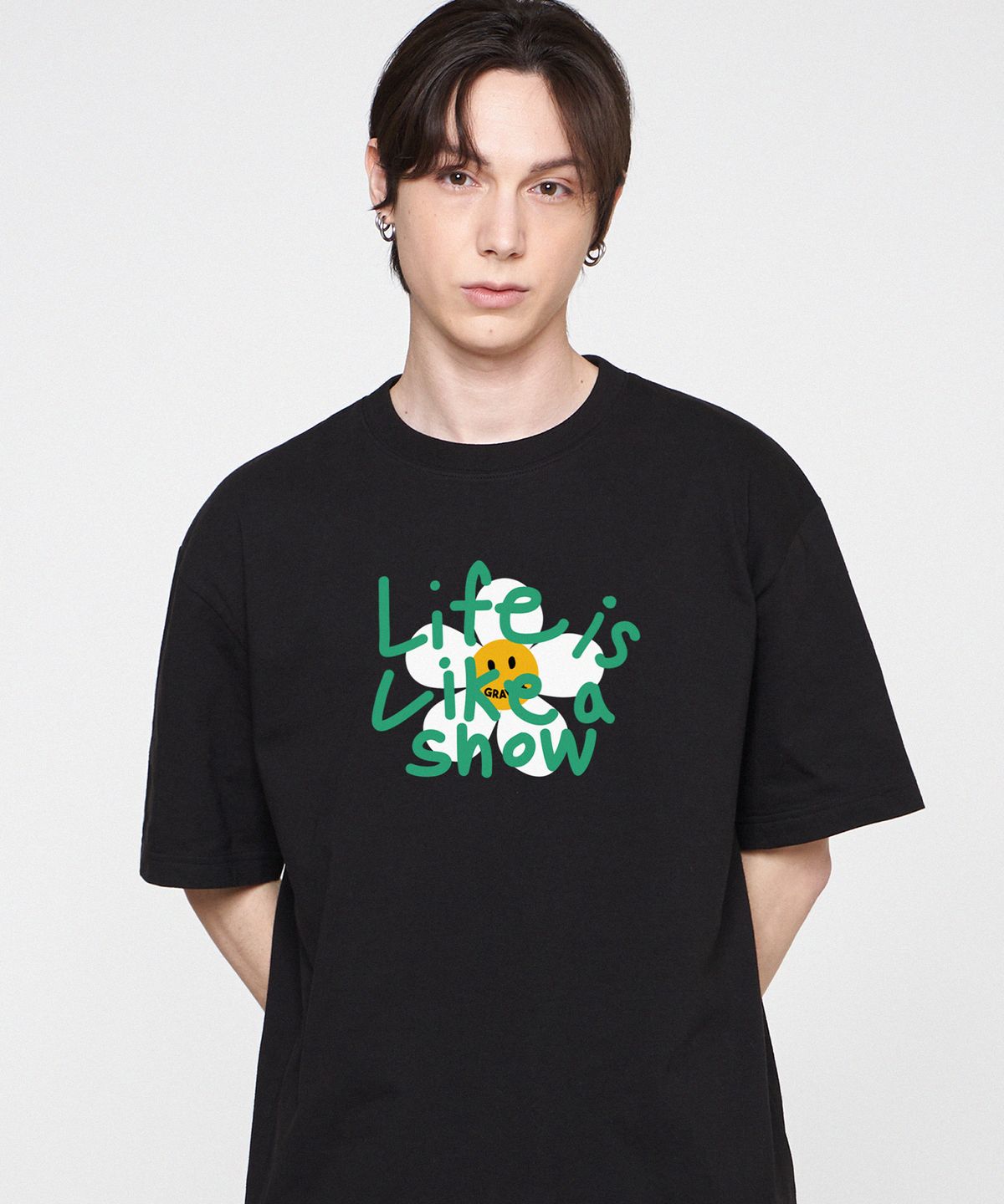 그레이버(GRAVER) [UNISEX]빅 드로잉 레터 플라워 반팔티_블랙/그린 로고