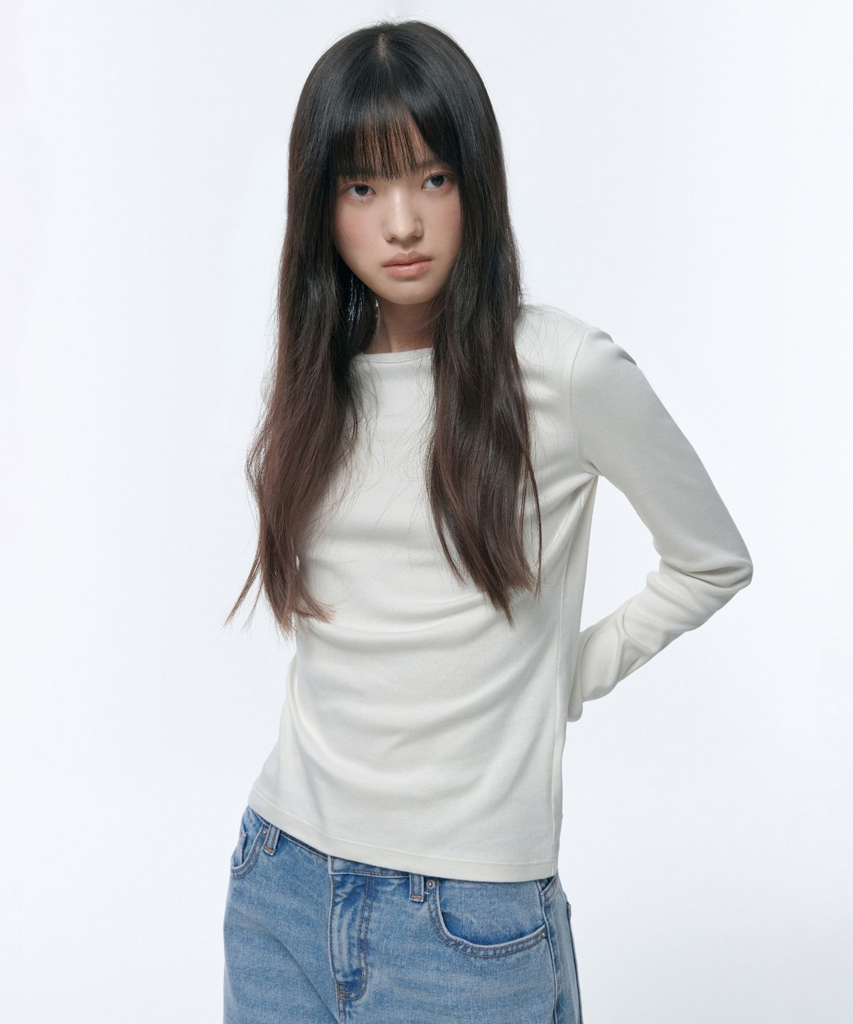 무신사 스탠다드 우먼(MUSINSA STANDARD WOMAN) 우먼즈 슬림 크루 넥 긴소매 티셔츠 [크림]