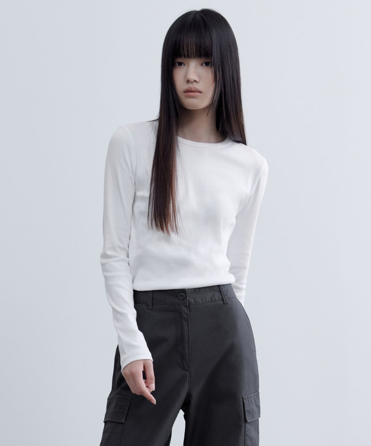 무신사 스탠다드 우먼(MUSINSA STANDARD WOMAN) 우먼즈 슬림 크루 넥 긴소매 티셔츠 [화이트]