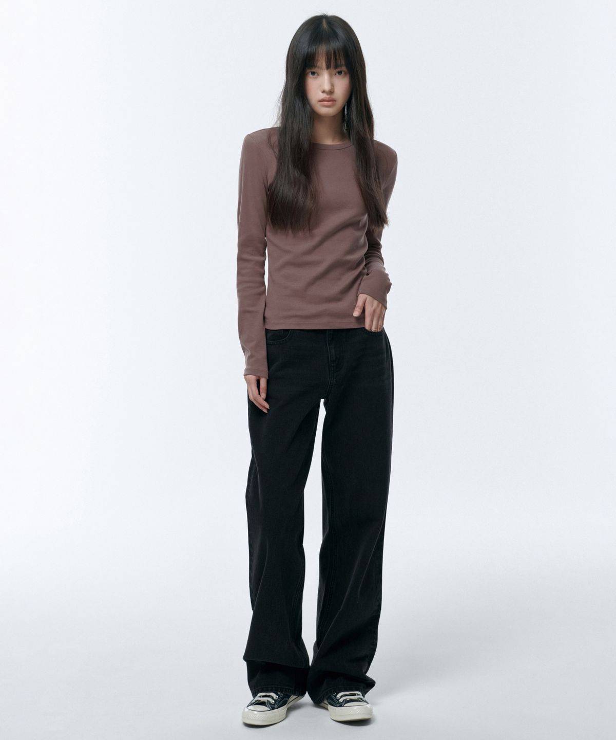 무신사 스탠다드 우먼(MUSINSA STANDARD WOMAN) 우먼즈 슬림 크루 넥 긴소매 티셔츠 [레드 빈]