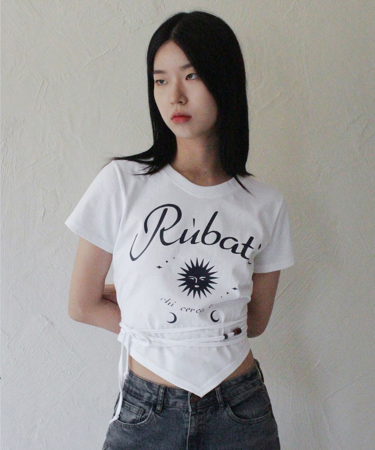 루바티(RUBATI) 썬앤문 스트랩 크롭티셔츠_화이트