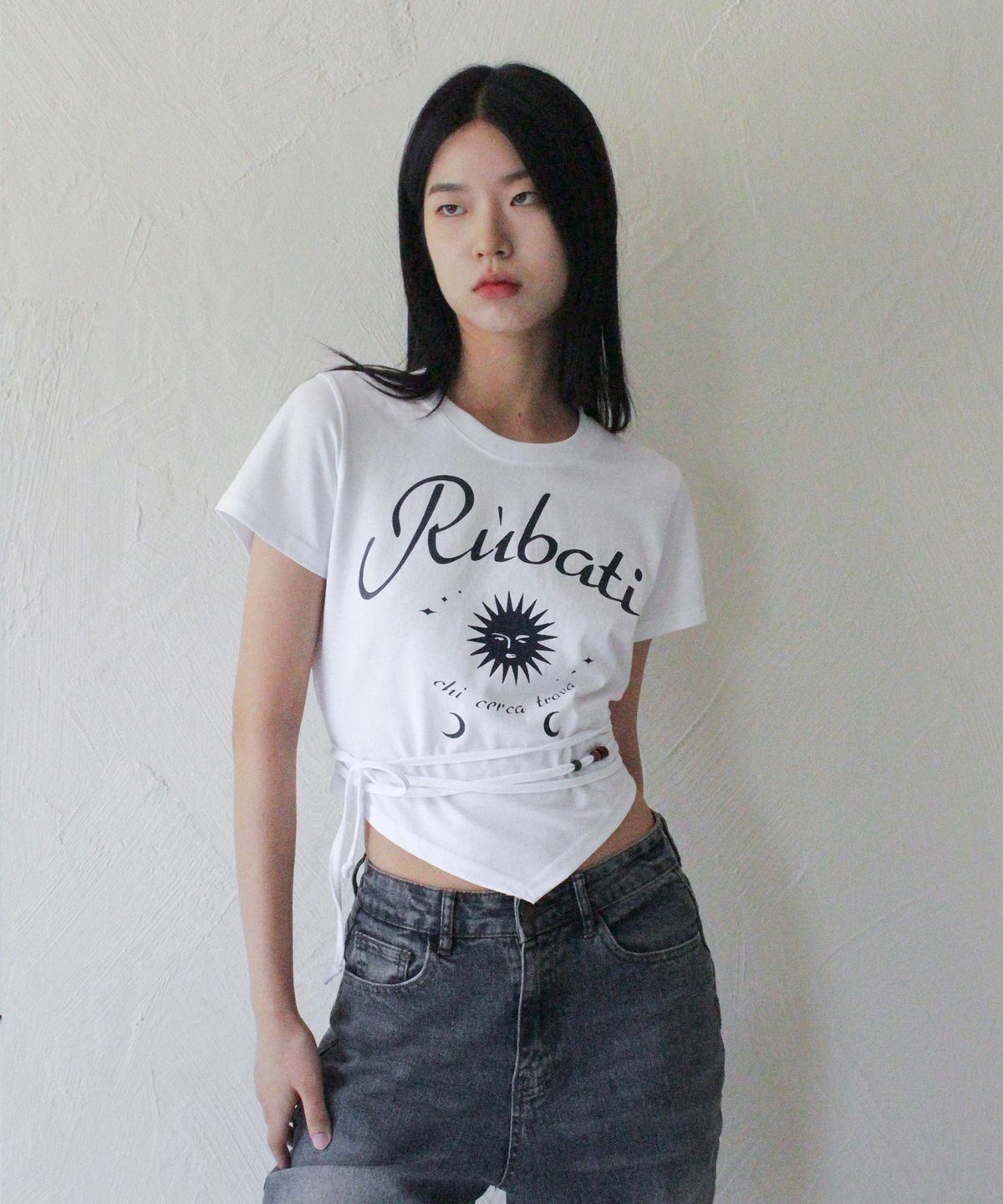 루바티(RUBATI) 썬앤문 스트랩 크롭티셔츠_화이트
