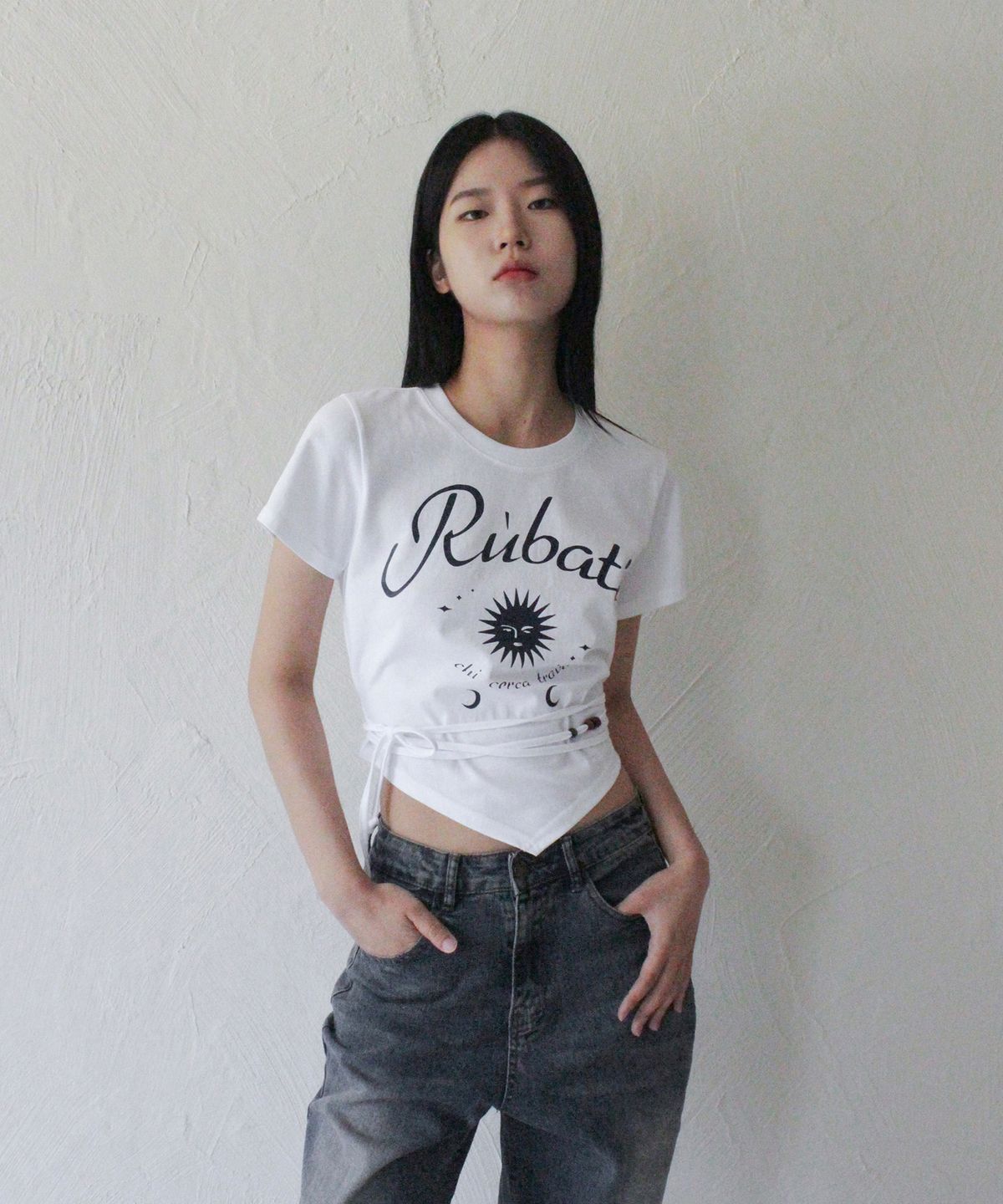 루바티(RUBATI) 썬앤문 스트랩 크롭티셔츠_화이트