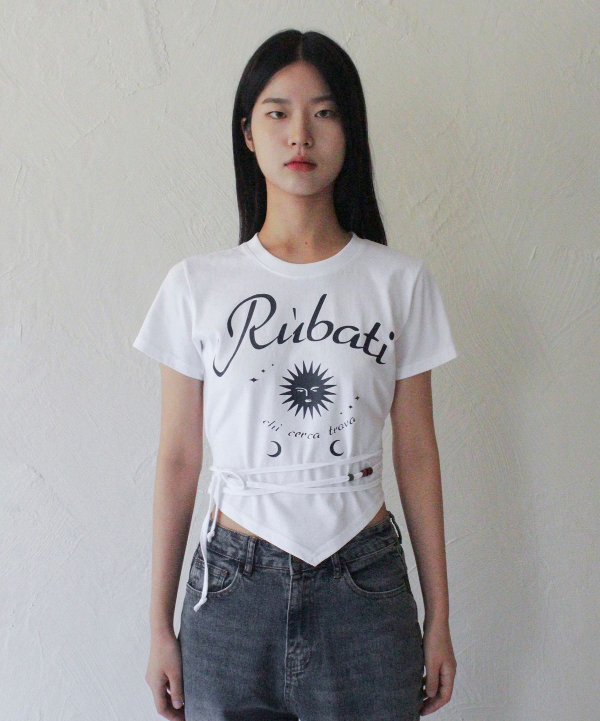 루바티(RUBATI) 썬앤문 스트랩 크롭티셔츠_화이트