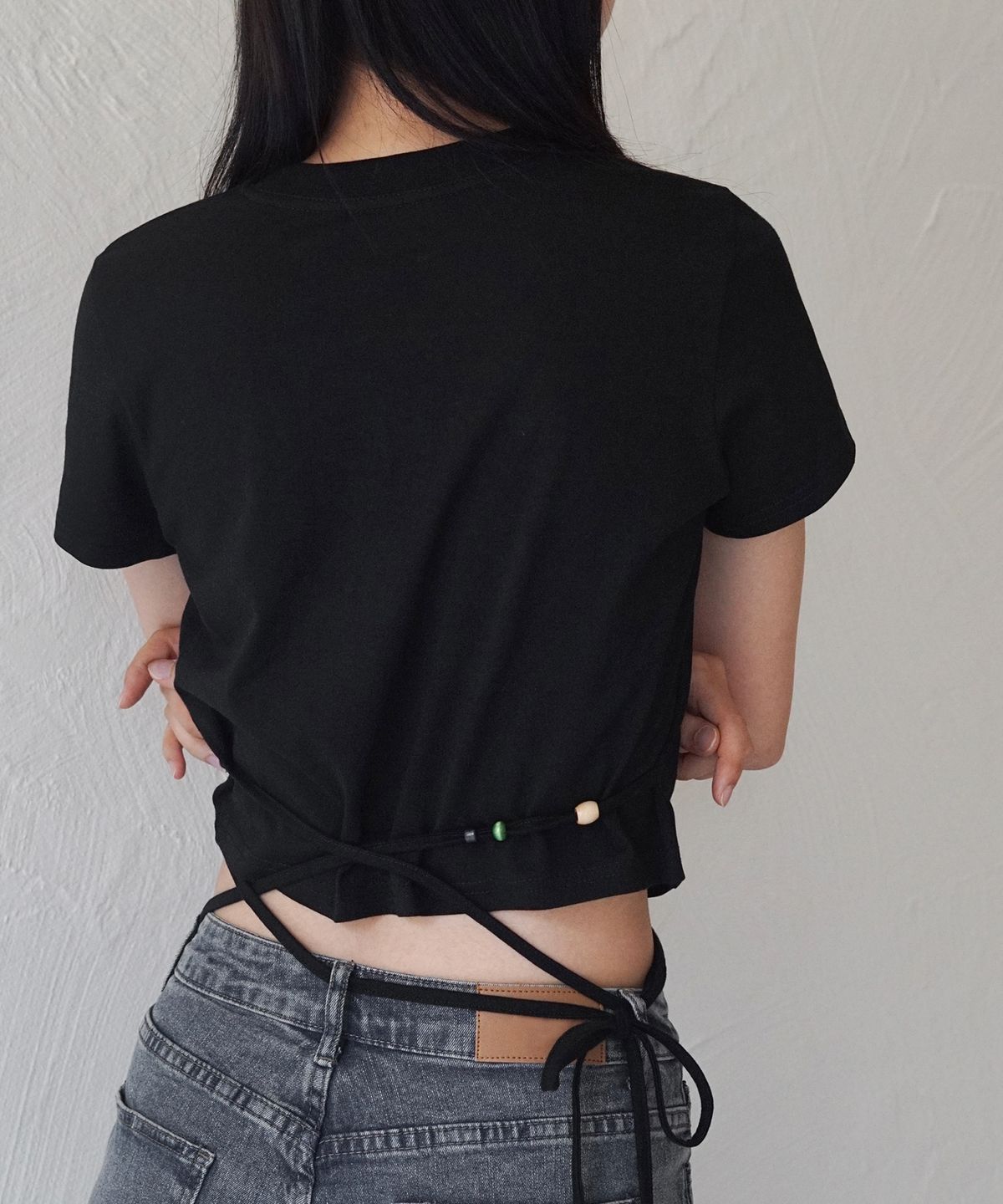 루바티(RUBATI) 썬앤문 스트랩 크롭티셔츠_블랙