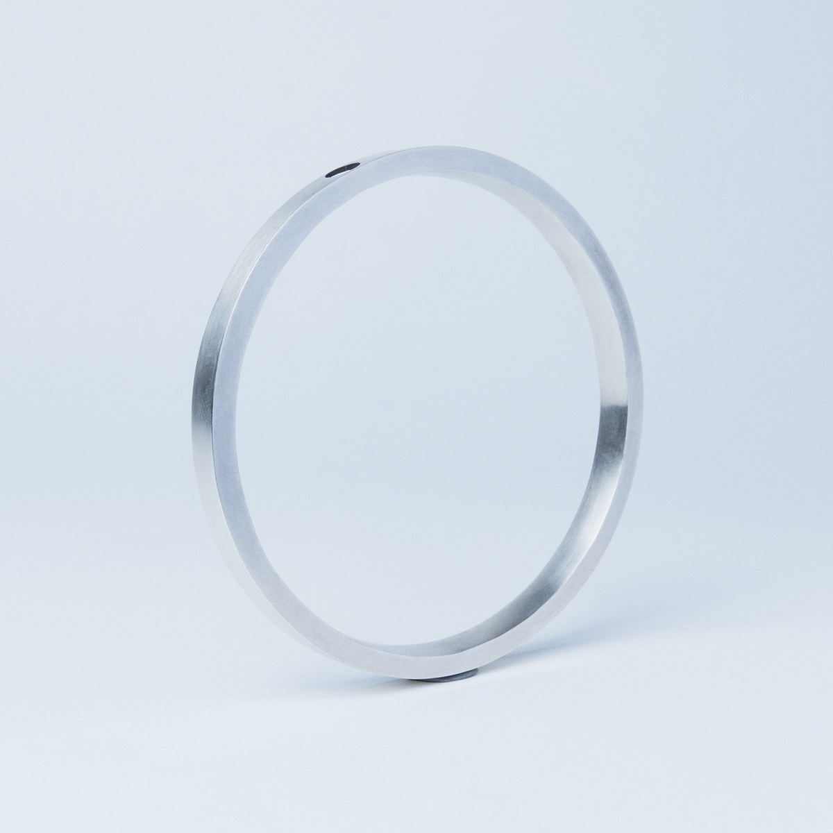 오버더라인(OVER THE LINE) Void Full Bangle