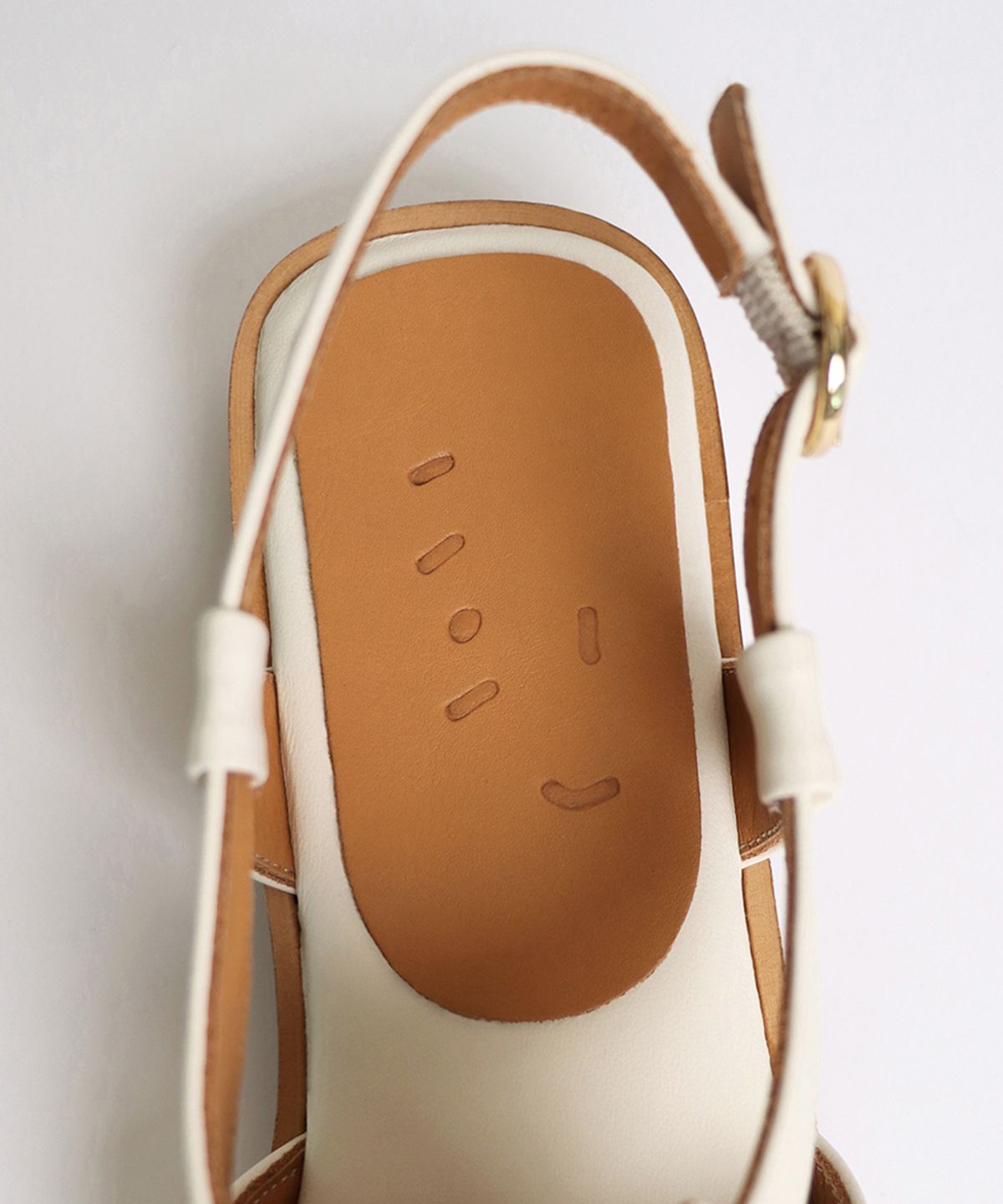 흰(HEENN) Open-Toe Fisherman Sandals . Cream
