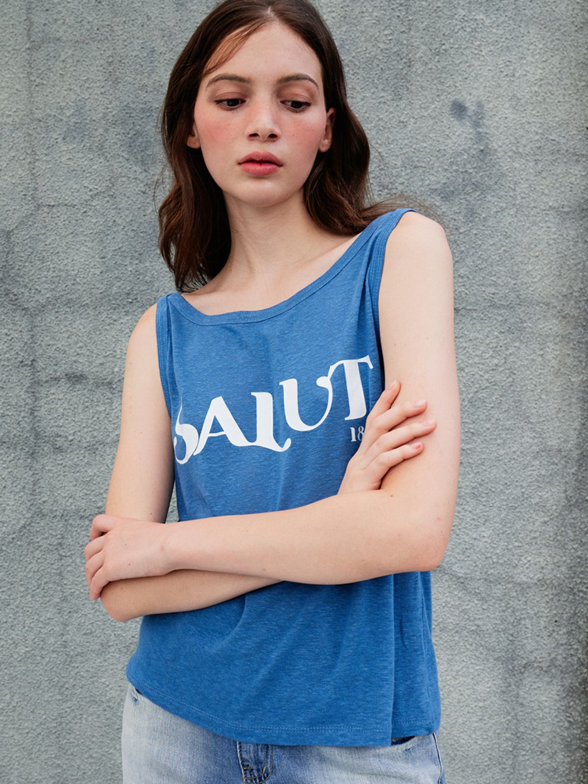 쏘리, 투 머치 러브(SORRY, TOO MUCH LOVE) Salut Linen Sleeveless Tee_Blue