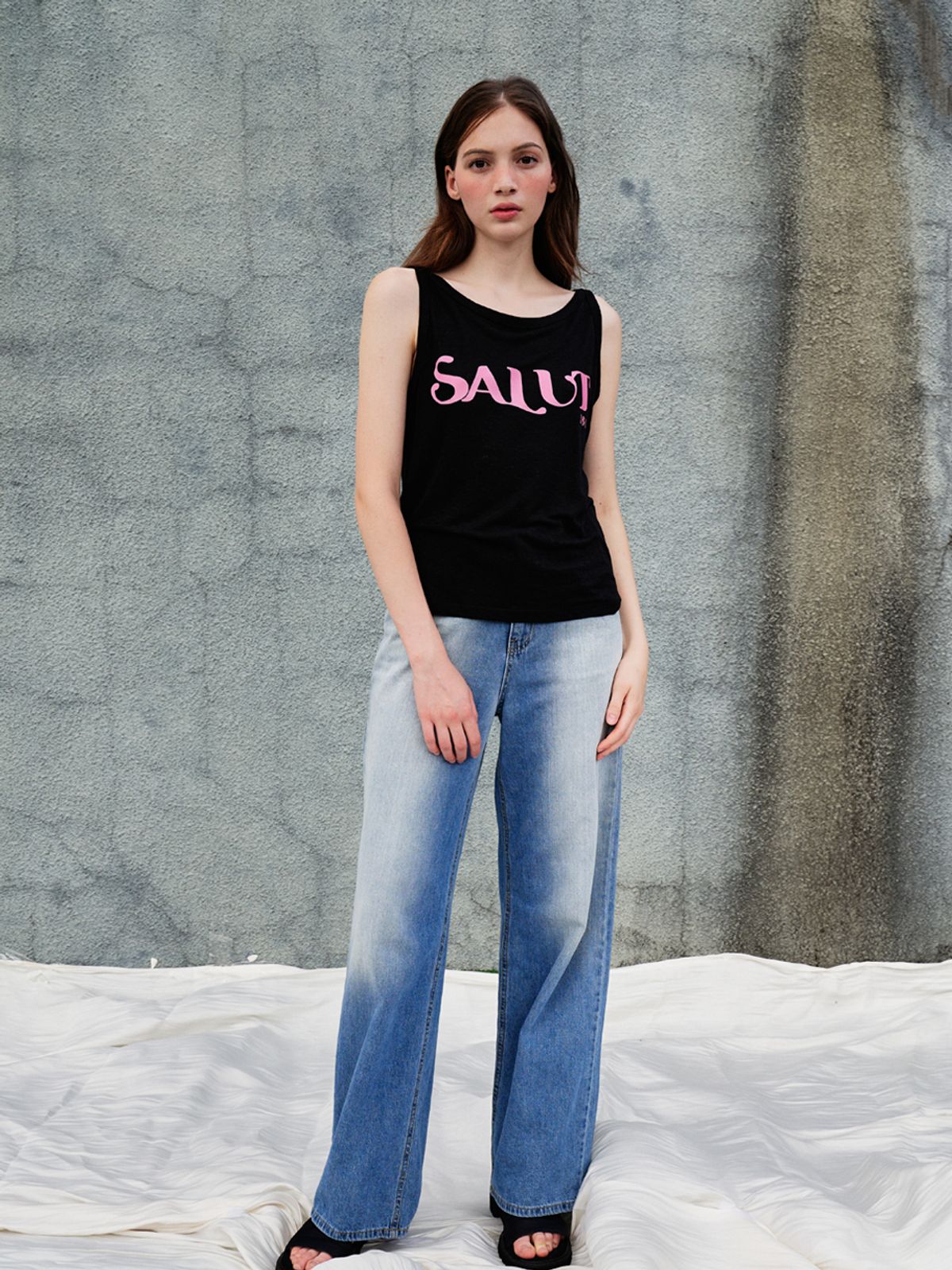 쏘리, 투 머치 러브(SORRY, TOO MUCH LOVE) Salut Linen Sleeveless Tee_Black