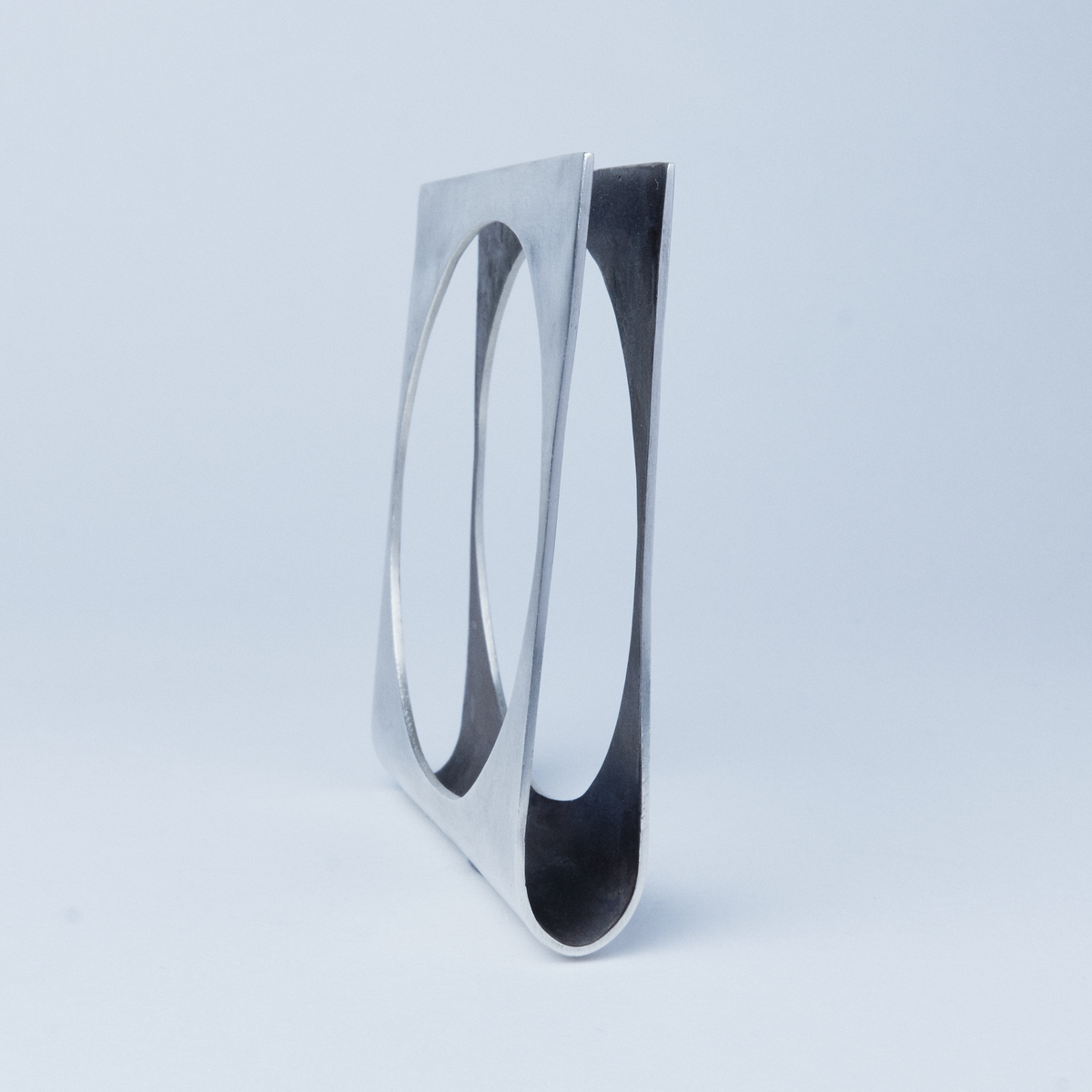 오버더라인(OVER THE LINE) Void Wave Bangle