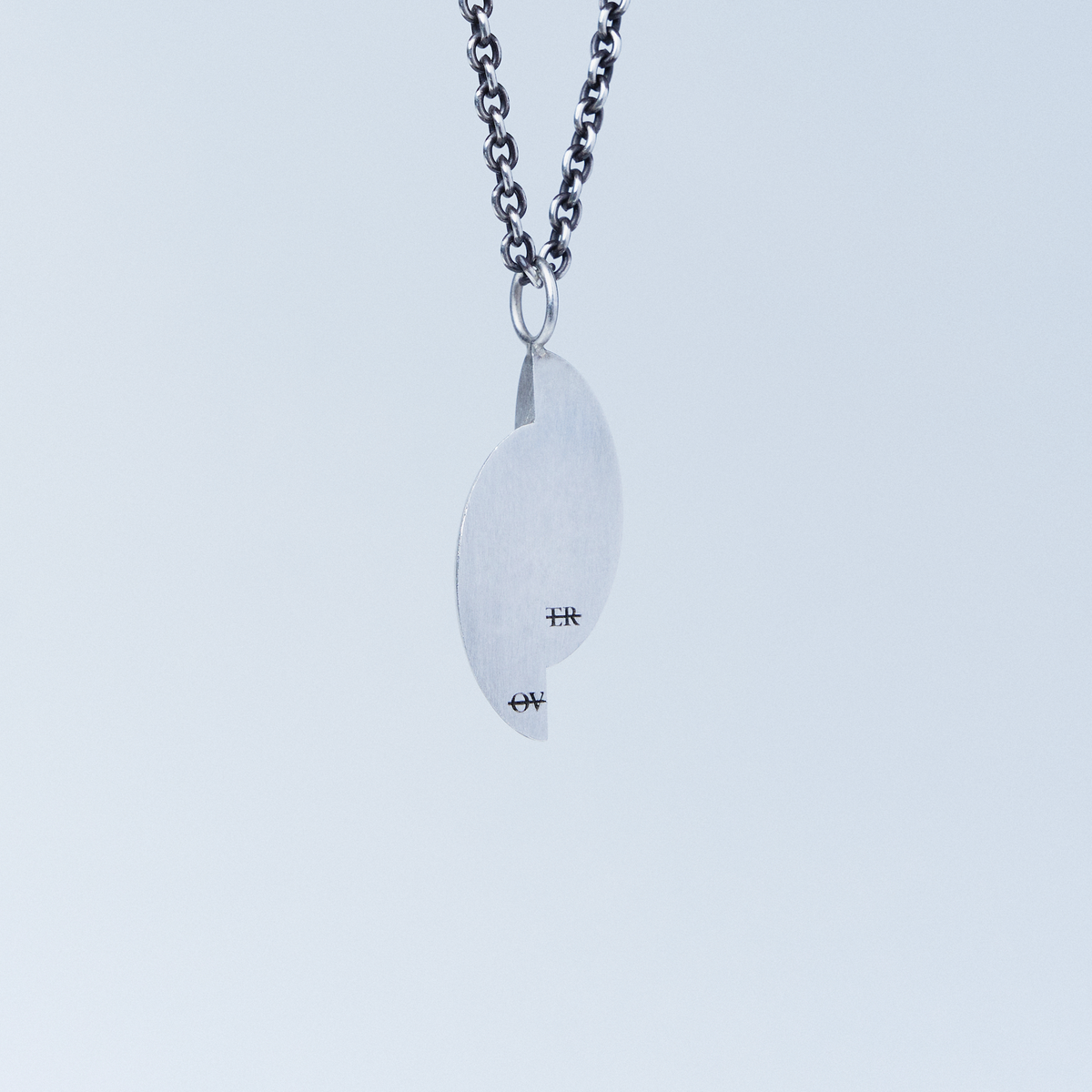 오버더라인(OVER THE LINE) Void Oval Pendant