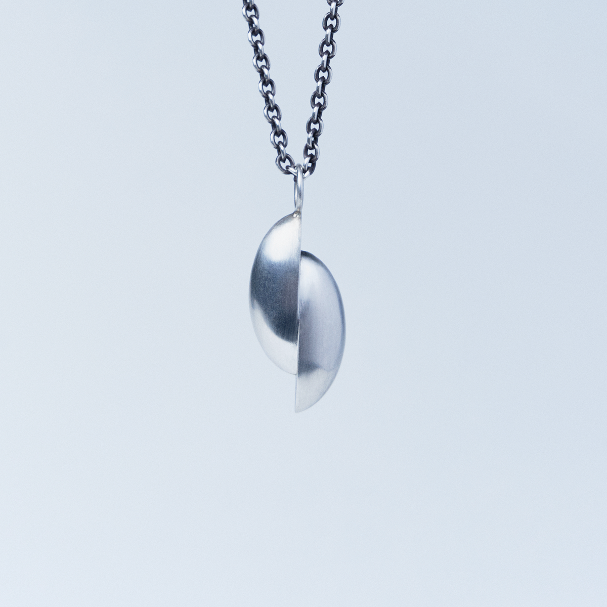 오버더라인(OVER THE LINE) Void Oval Pendant
