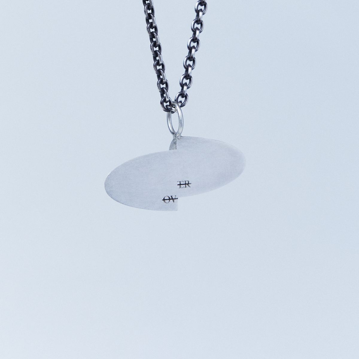 오버더라인(OVER THE LINE) Void Horizontal Oval Pendant