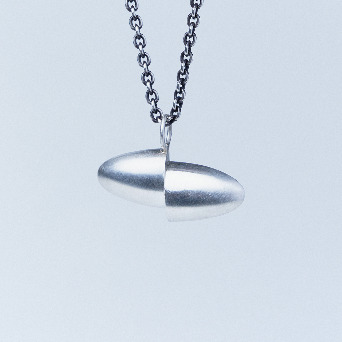 오버더라인(OVER THE LINE) Void Horizontal Oval Pendant