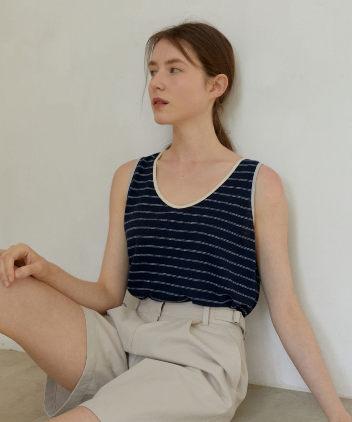 어나우트(UNNOUT) LINEN STRIPE SLEEVELESS SHIRT - NAVY