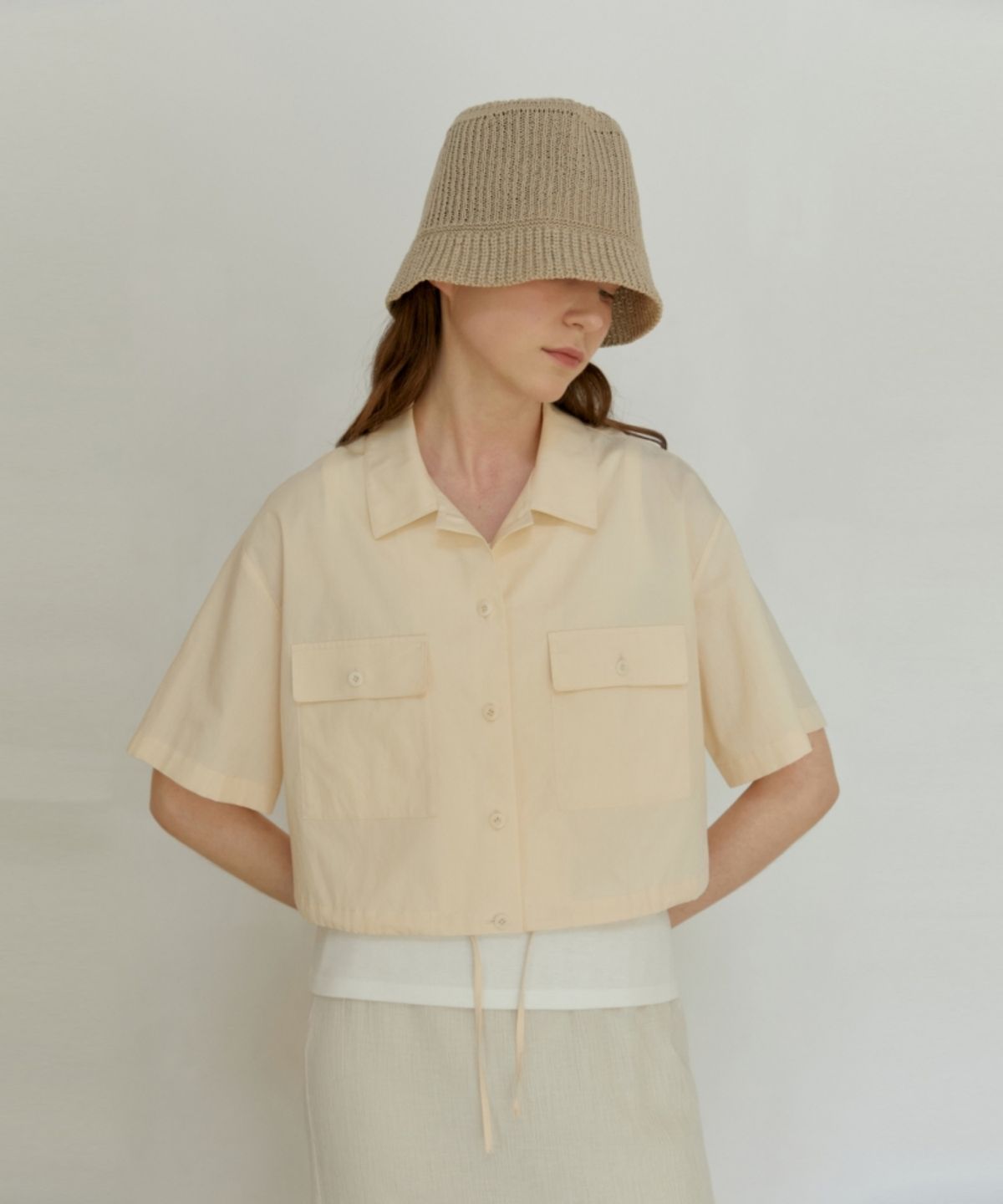 어나우트(UNNOUT) POCKET CROP SHIRT - BUTTER