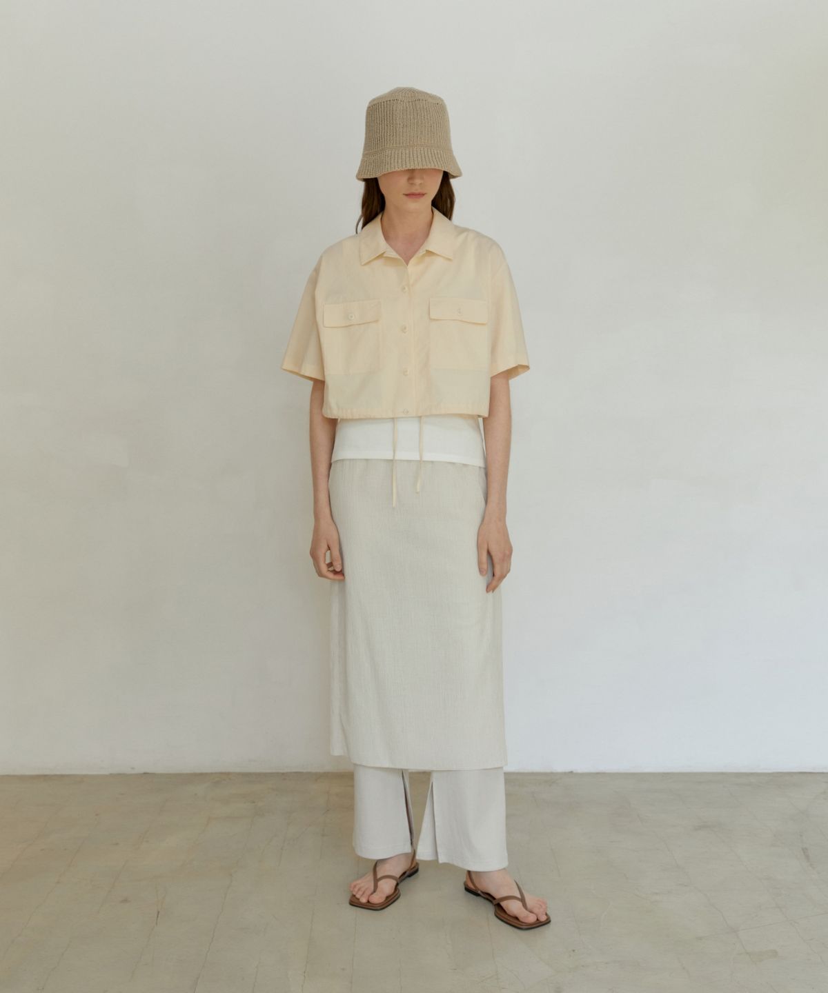 어나우트(UNNOUT) POCKET CROP SHIRT - BUTTER