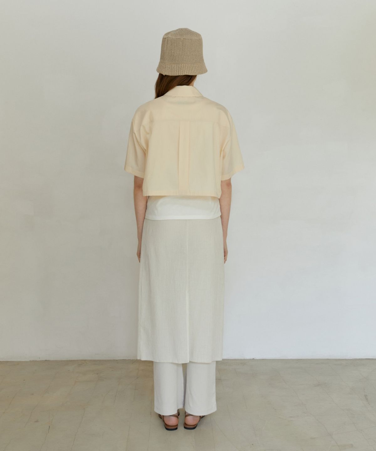 어나우트(UNNOUT) POCKET CROP SHIRT - BUTTER