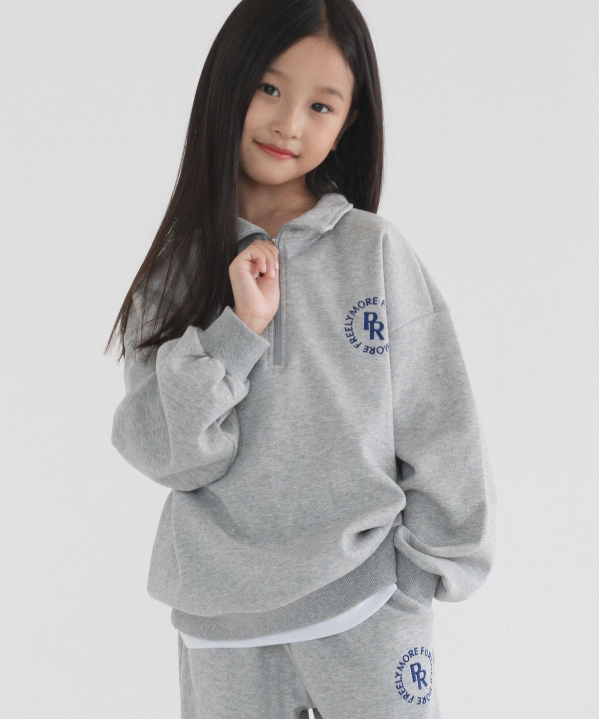 피아네르 키즈(PIANER KIDS) 서클 로고 반집업 오버핏 맨투맨 (멜란지)