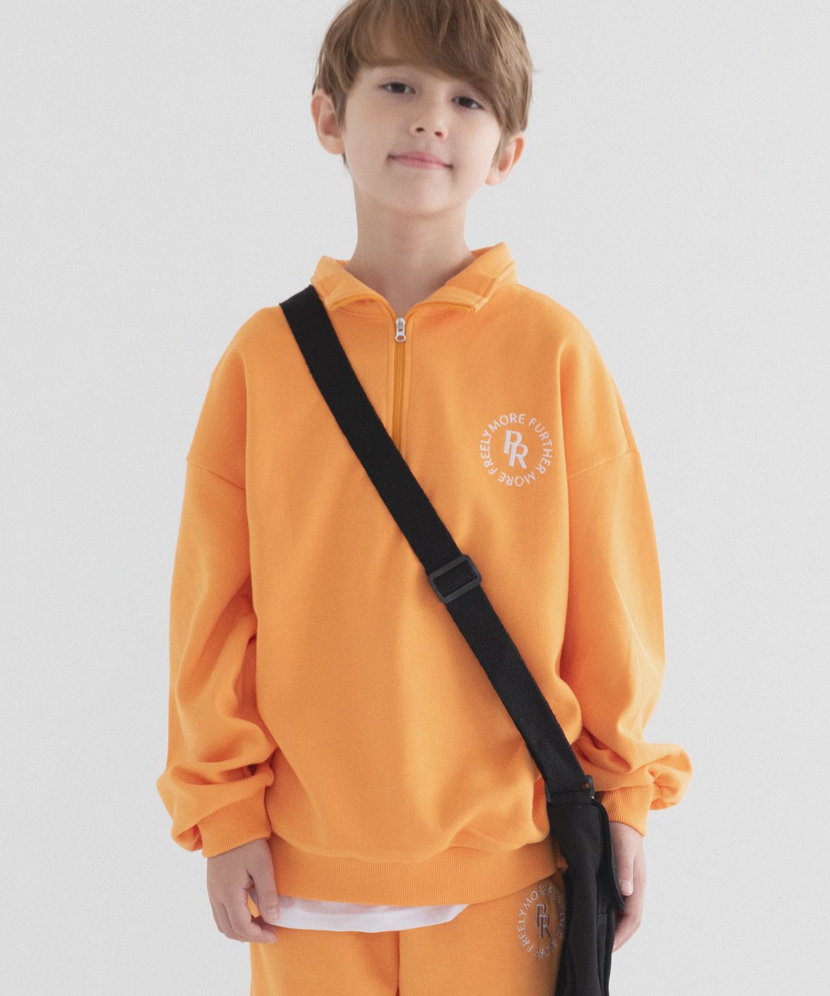 피아네르 키즈(PIANER KIDS) 서클 로고 반집업 오버핏 맨투맨 (오렌지)