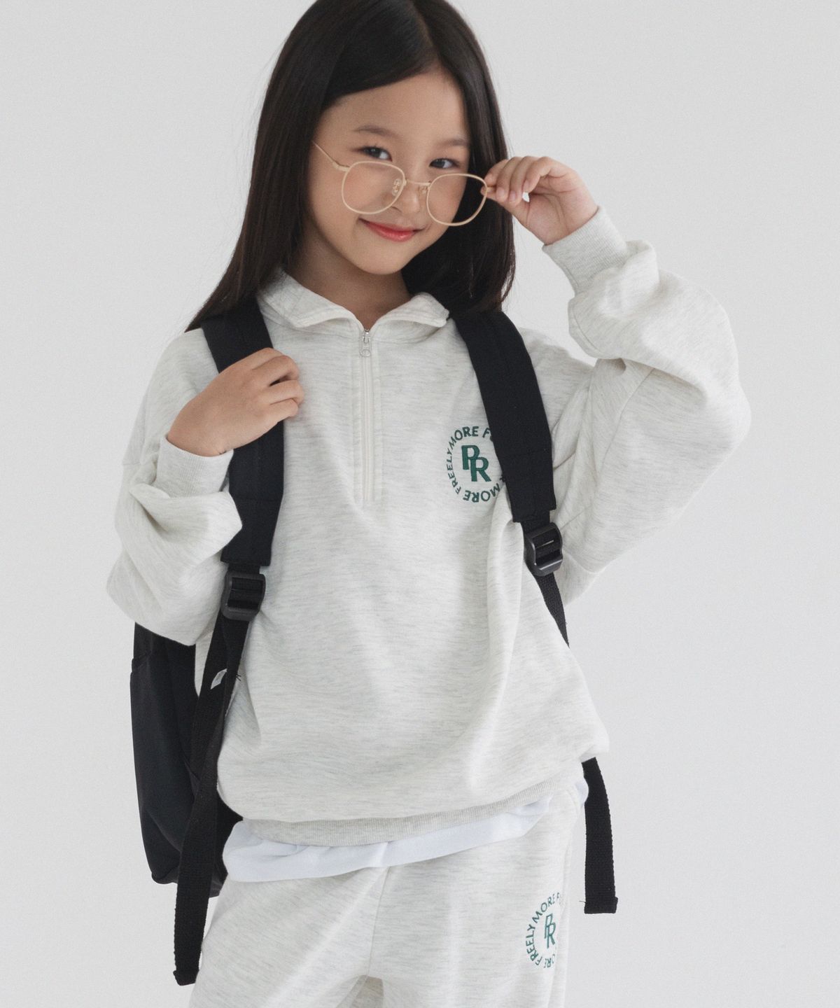 피아네르 키즈(PIANER KIDS) 서클 로고 반집업 오버핏 맨투맨 (오트밀)