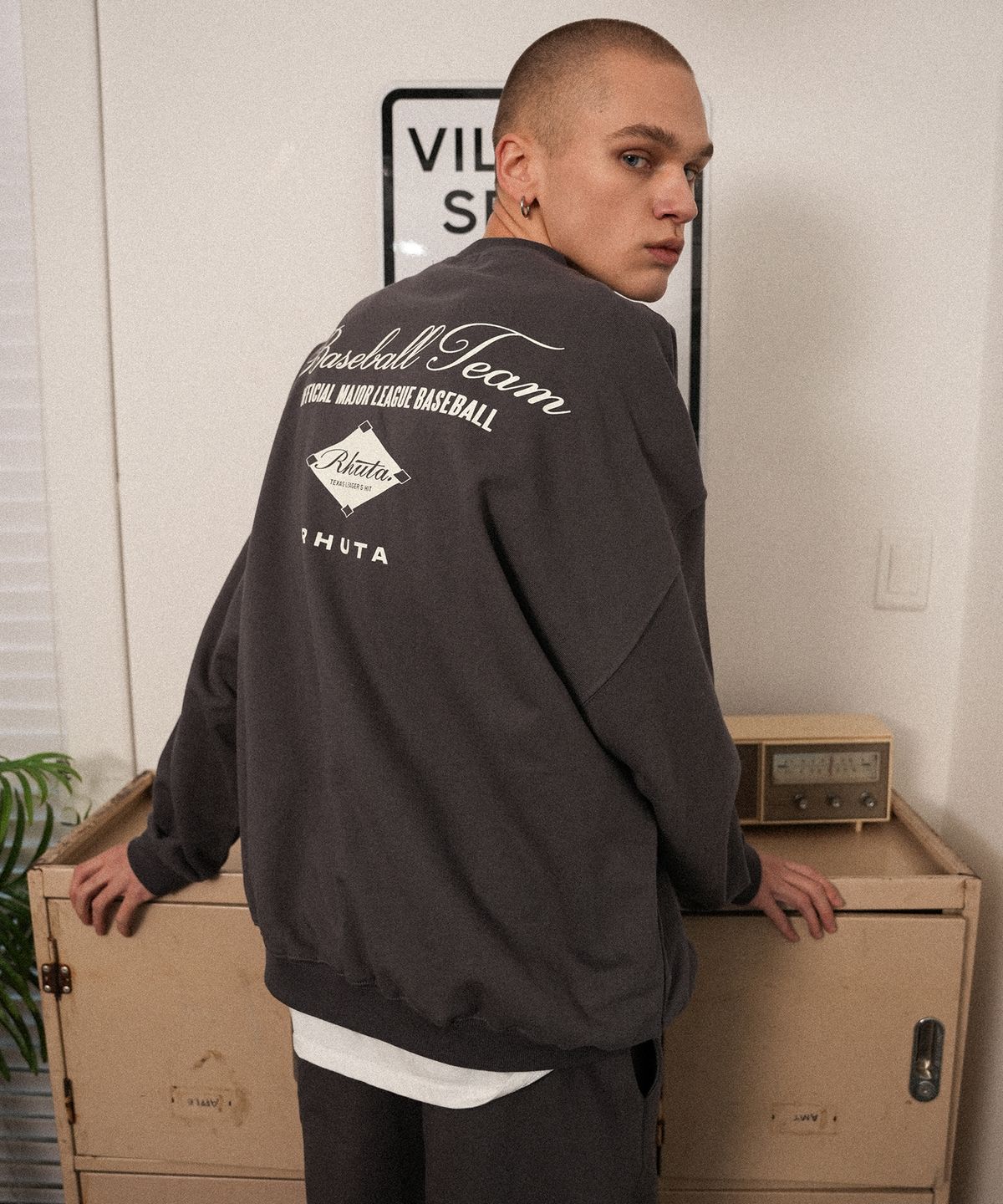 콘치웨어(CONCHWEAR) Signature Logo Oversized Fit Sweatshirt (3color)