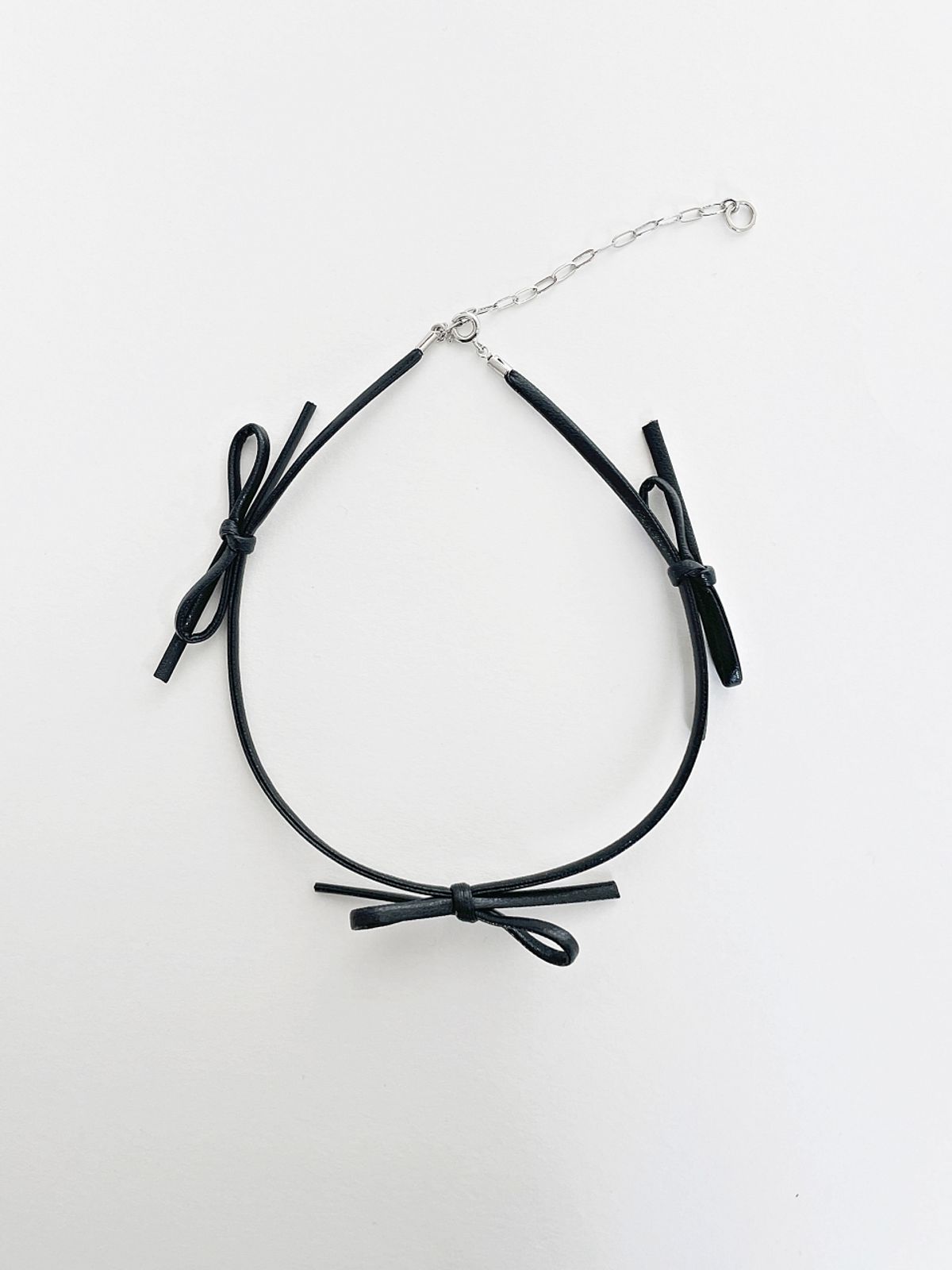 러브미몬스터(LOVE ME MONSTER) Petit Ribbon Leather Choker