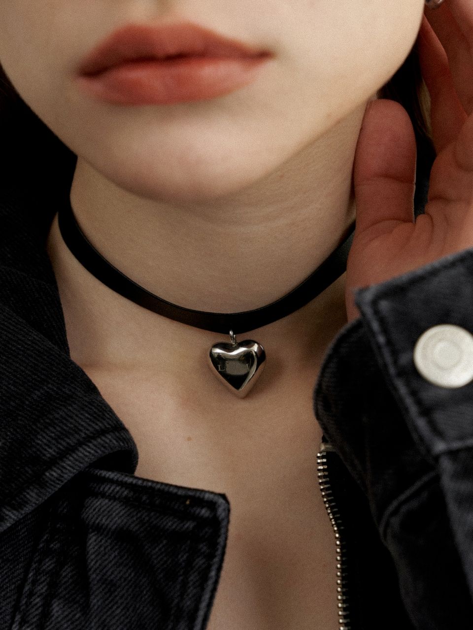 ネックレス・ペンダント LOVE ME MONSTER LMM Classic Heart Leather Choker L223MNK020 MUSINSA | LOVE ME MONSTER LMM Classic Heart Leather Choker