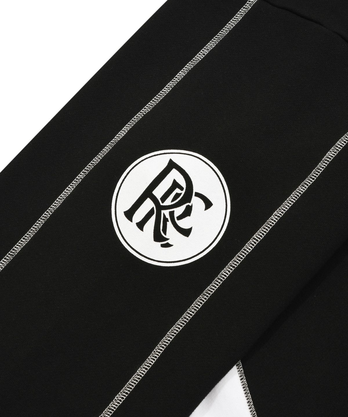 리트리버클럽(RETRIEVER CLUB) HOWLING SOCCER CREWNECK [BLACK]