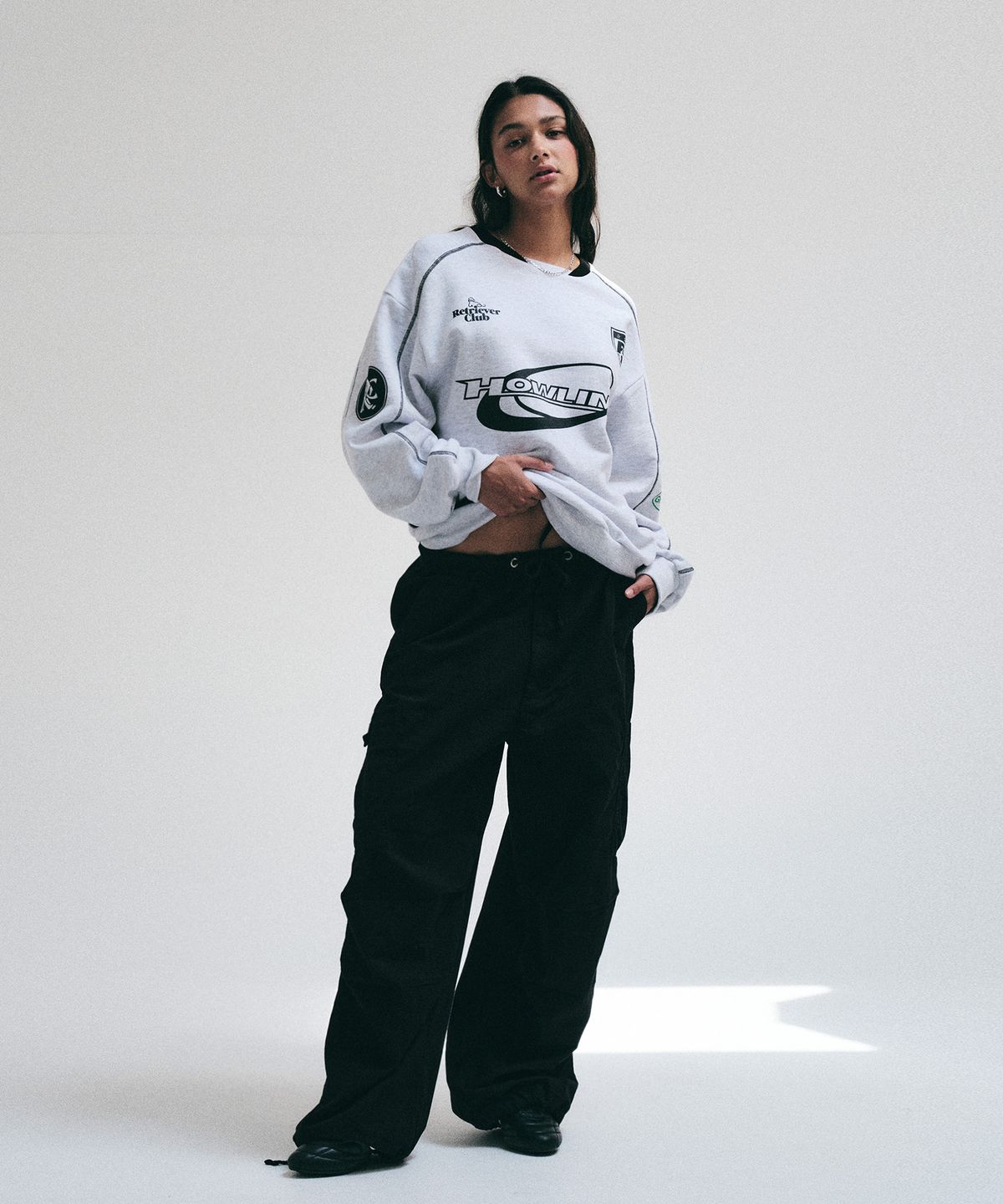 리트리버클럽(RETRIEVER CLUB) HOWLING SOCCER CREWNECK [MELANGE GRAY]