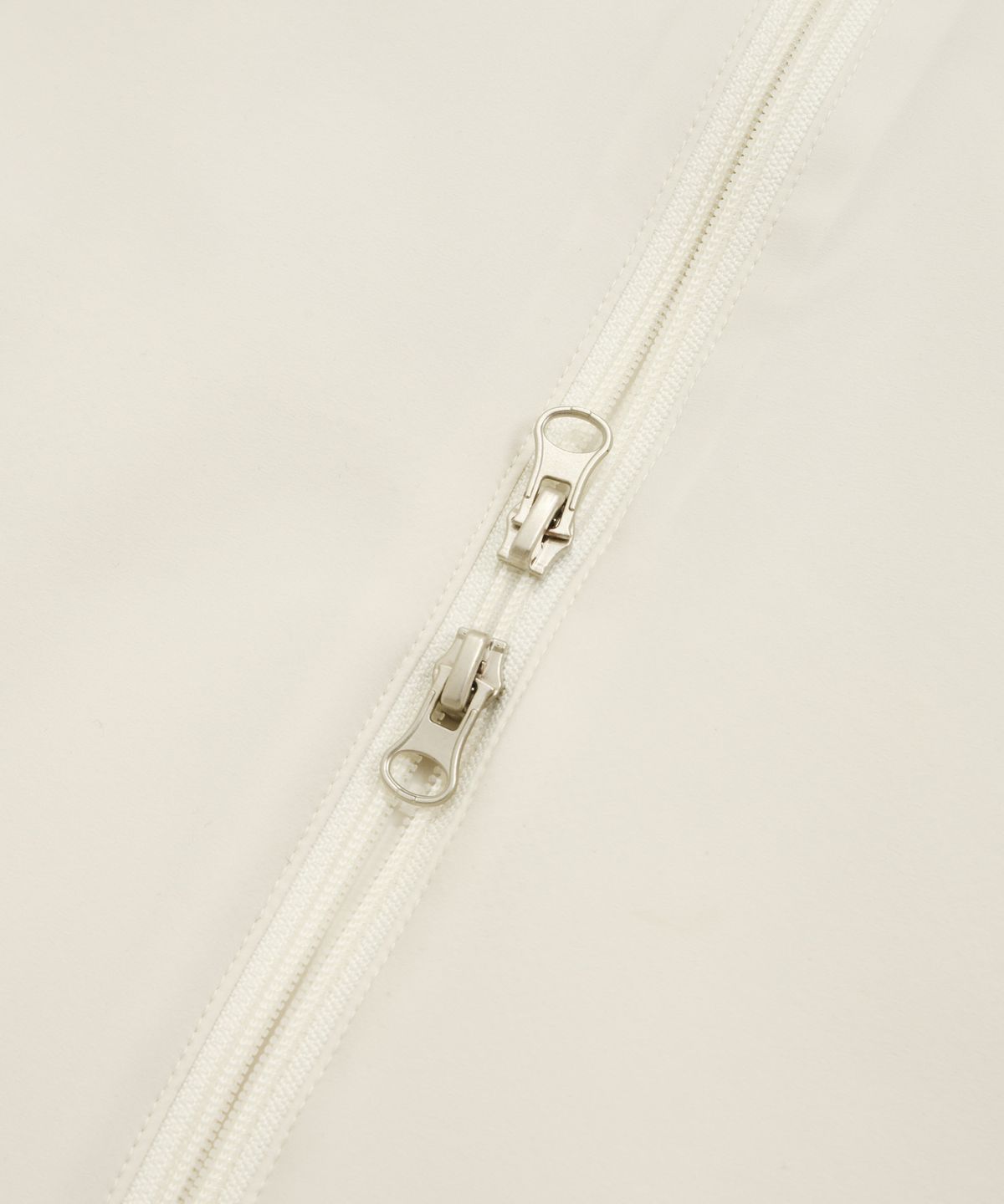 리트리버클럽(RETRIEVER CLUB) RC LOGO WINDBREAKER [IVORY]