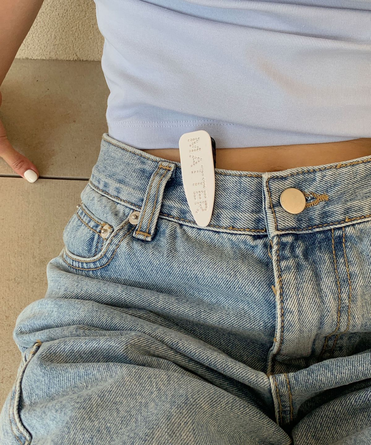 잇더즌매터(IT DOESN'T MATTER) MATTER cubic hair pin (White)