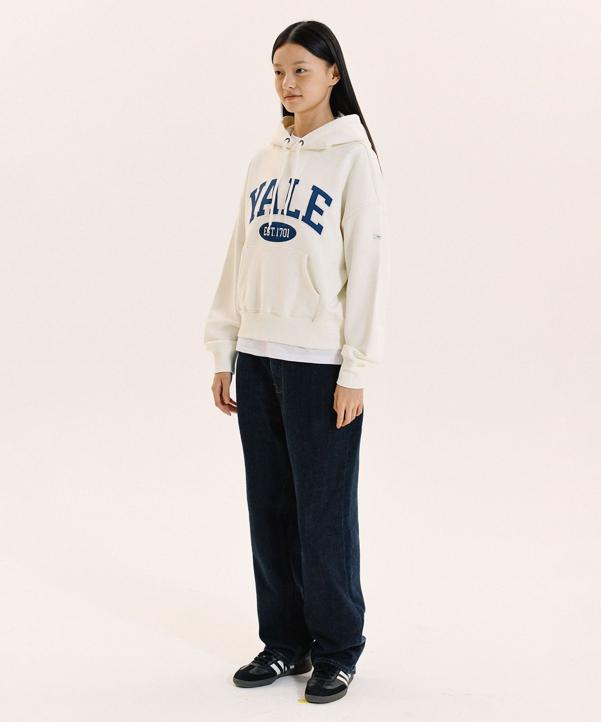 예일(YALE) 투톤아치 크롭 후드_아이보리