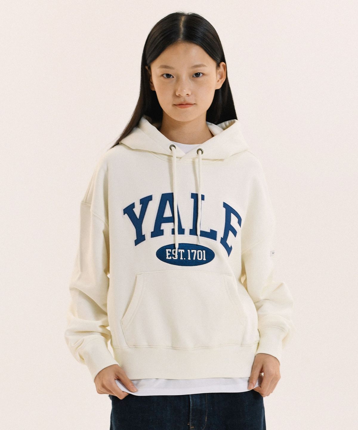 예일(YALE) 투톤아치 크롭 후드_아이보리