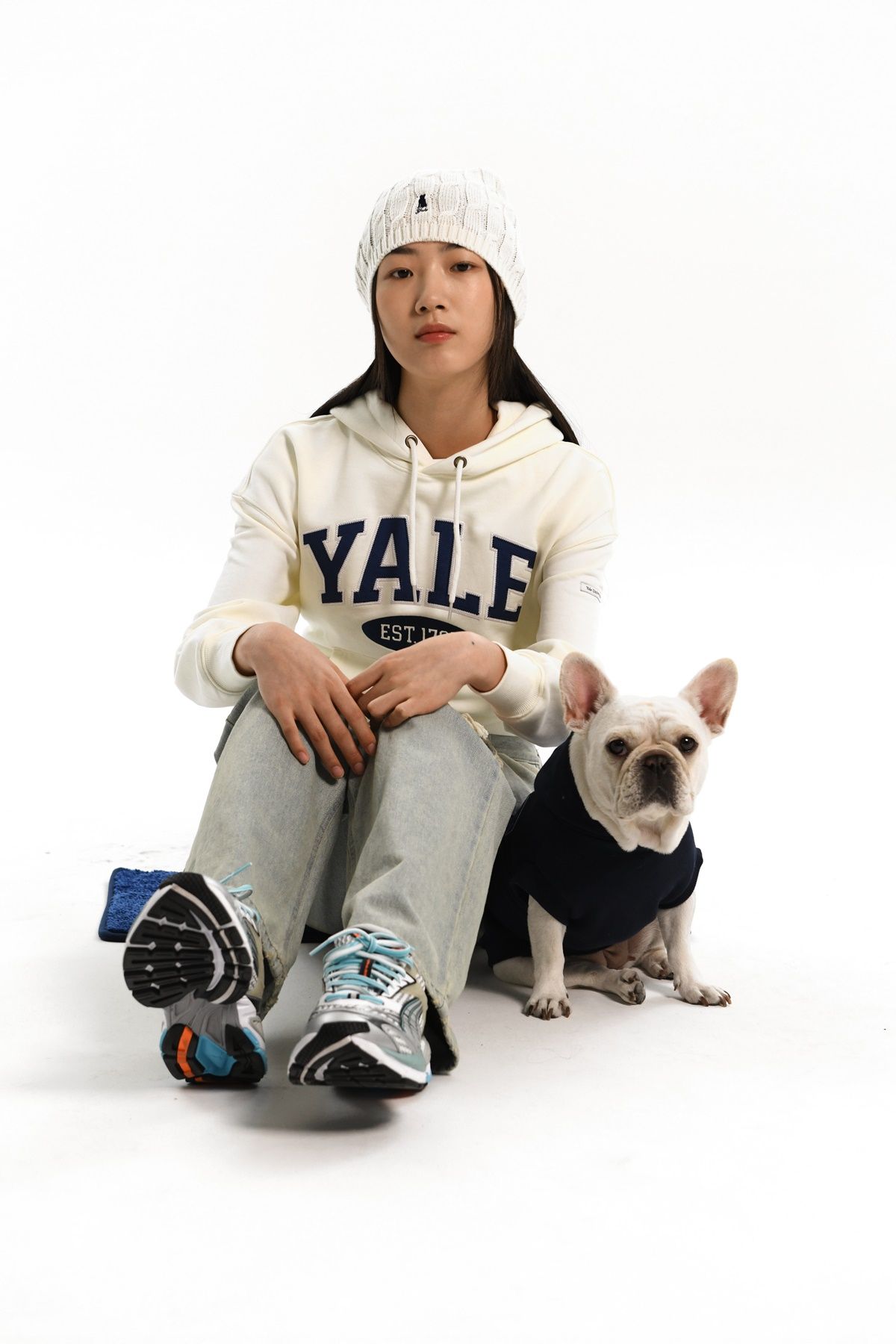 예일(YALE) 투톤아치 크롭 후드_아이보리