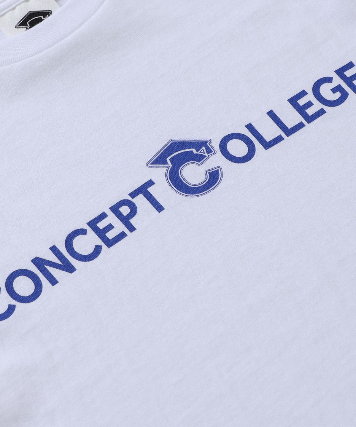 컨셉트컬리지(CONCEPTCOLLEGE) 베이직 로고  크루넥 화이트 반팔 티셔츠 [남녀공용]