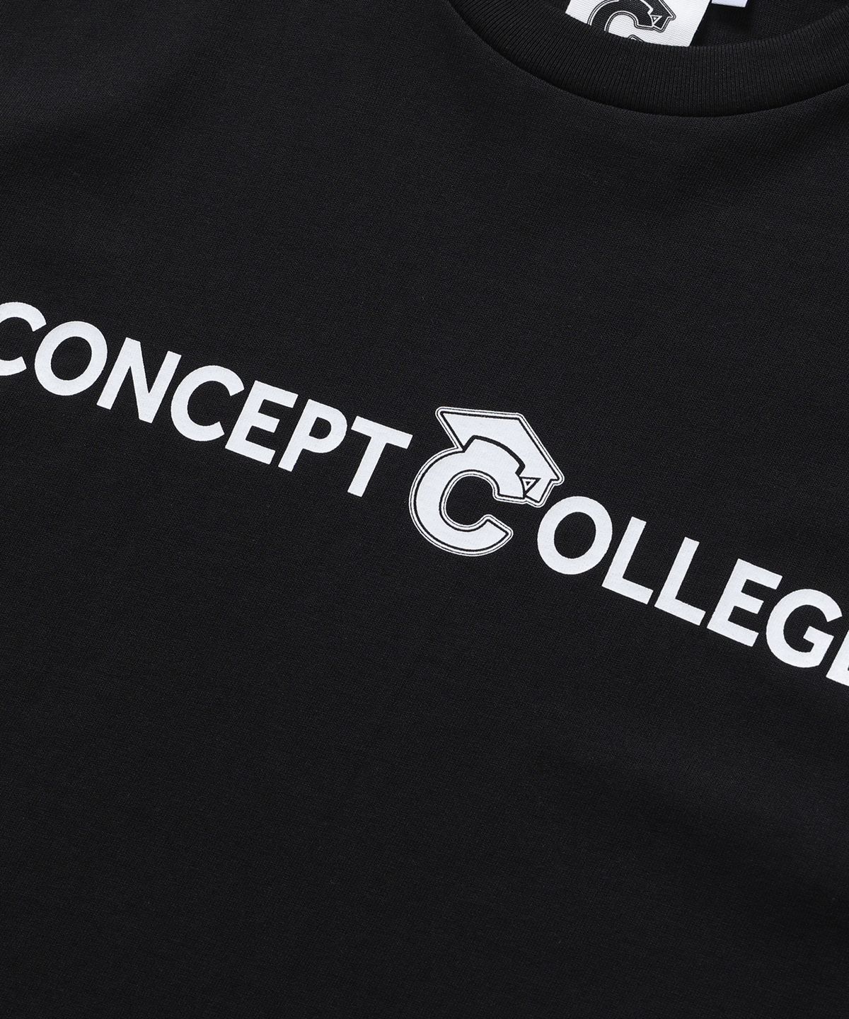 컨셉트컬리지(CONCEPTCOLLEGE) 베이직 로고  크루넥 블랙 반팔 티셔츠 [남녀공용]
