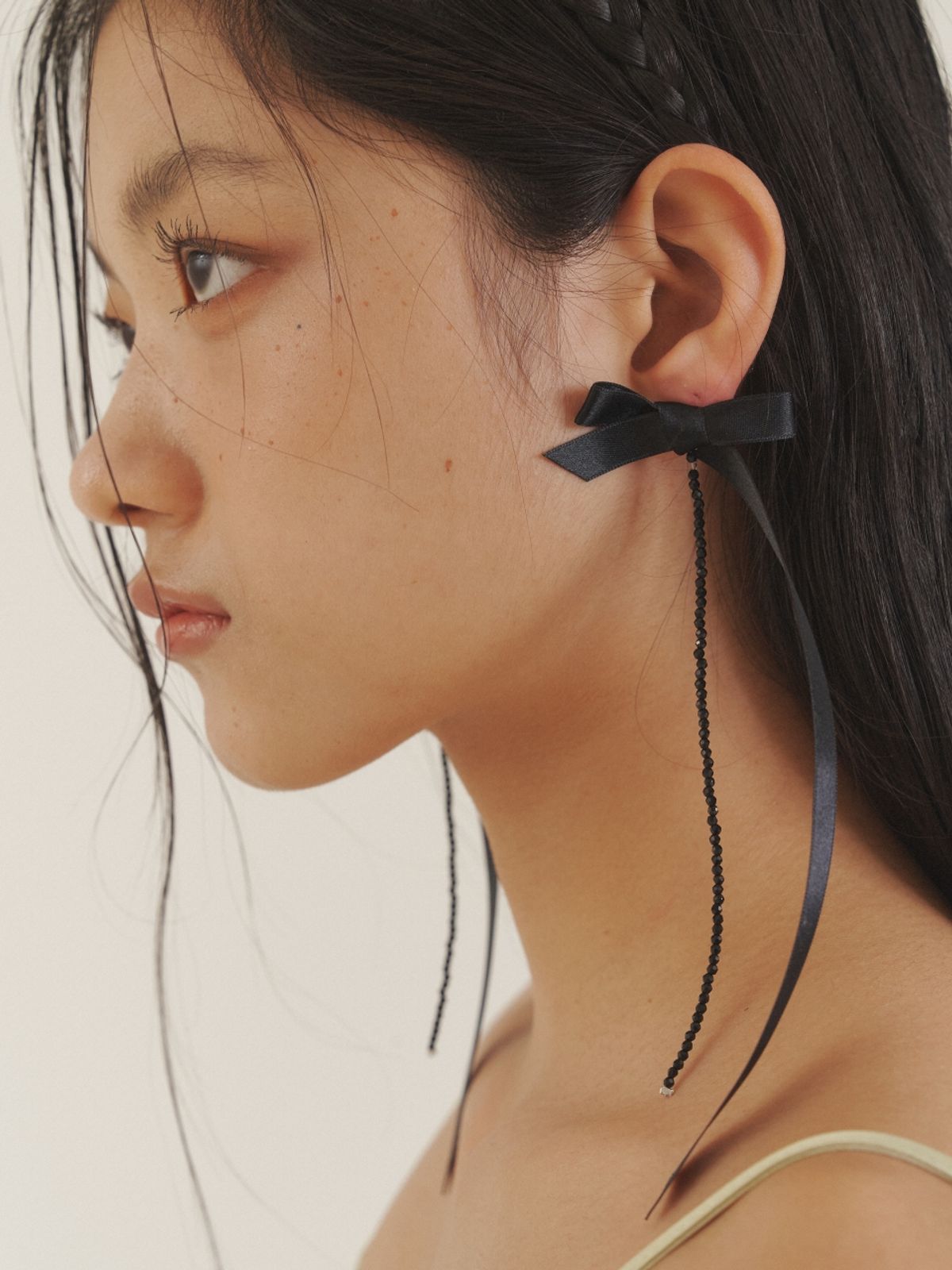러브미몬스터(LOVE ME MONSTER) Long Long Love Ribbon Earrings_BK