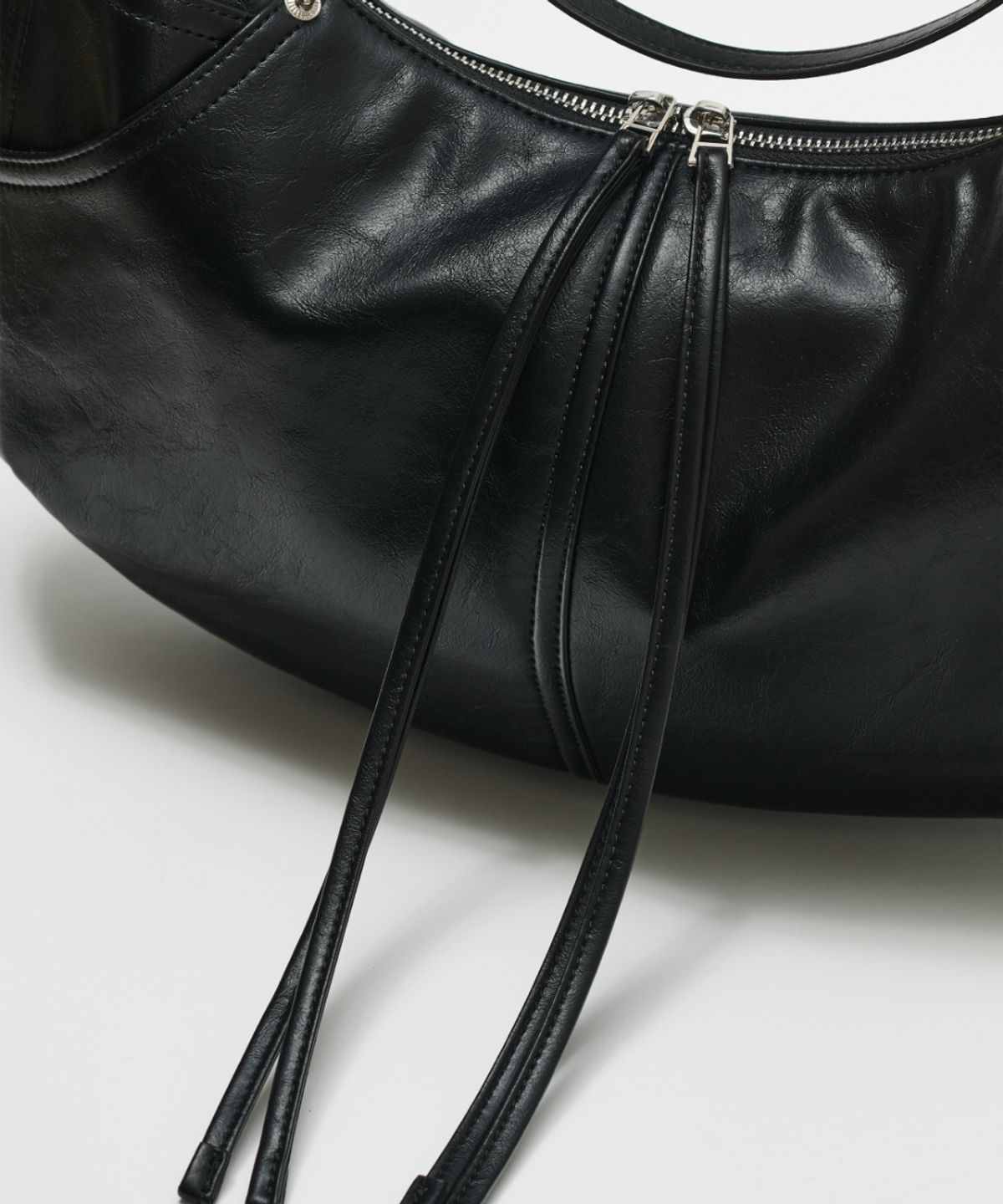 메종미네드(MAISON MINED) LEATHER SADDLEBAG BLACK