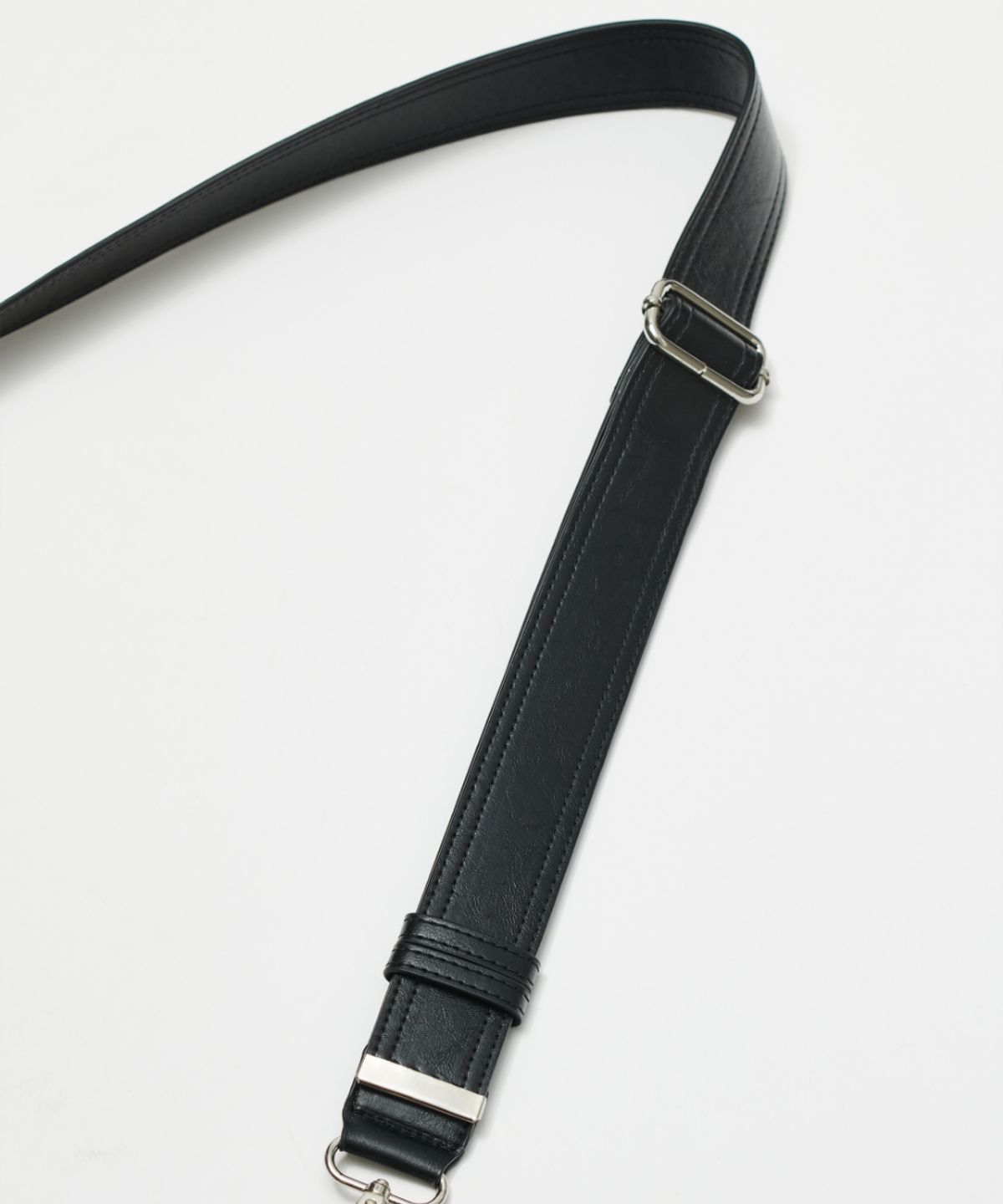메종미네드(MAISON MINED) LEATHER SADDLEBAG BLACK