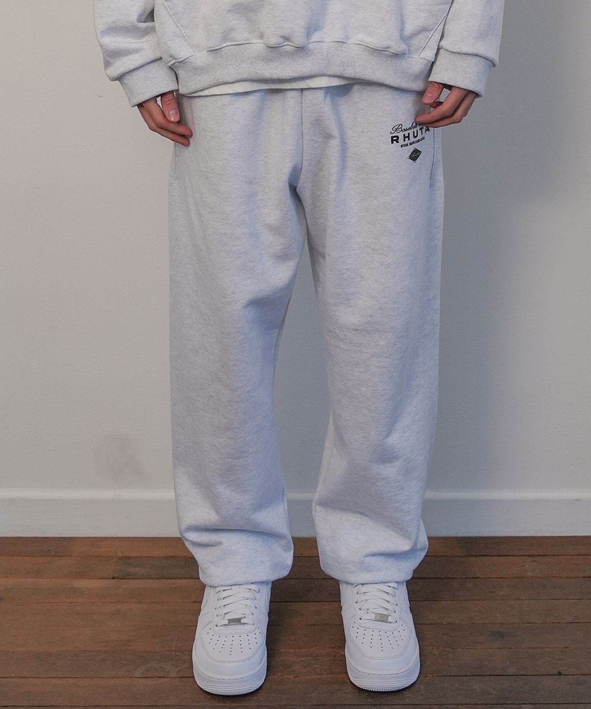 콘치웨어(CONCHWEAR) Signature Logo Oversized Fit Jogger Pants (3color)