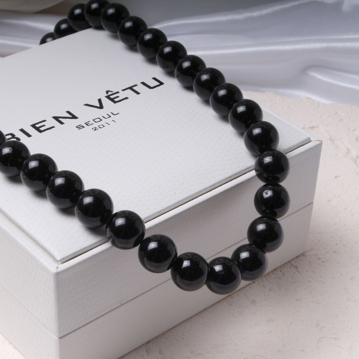 비엔베투(Bien Vetu) 10mm 블랙 토르말린 원석 목걸이