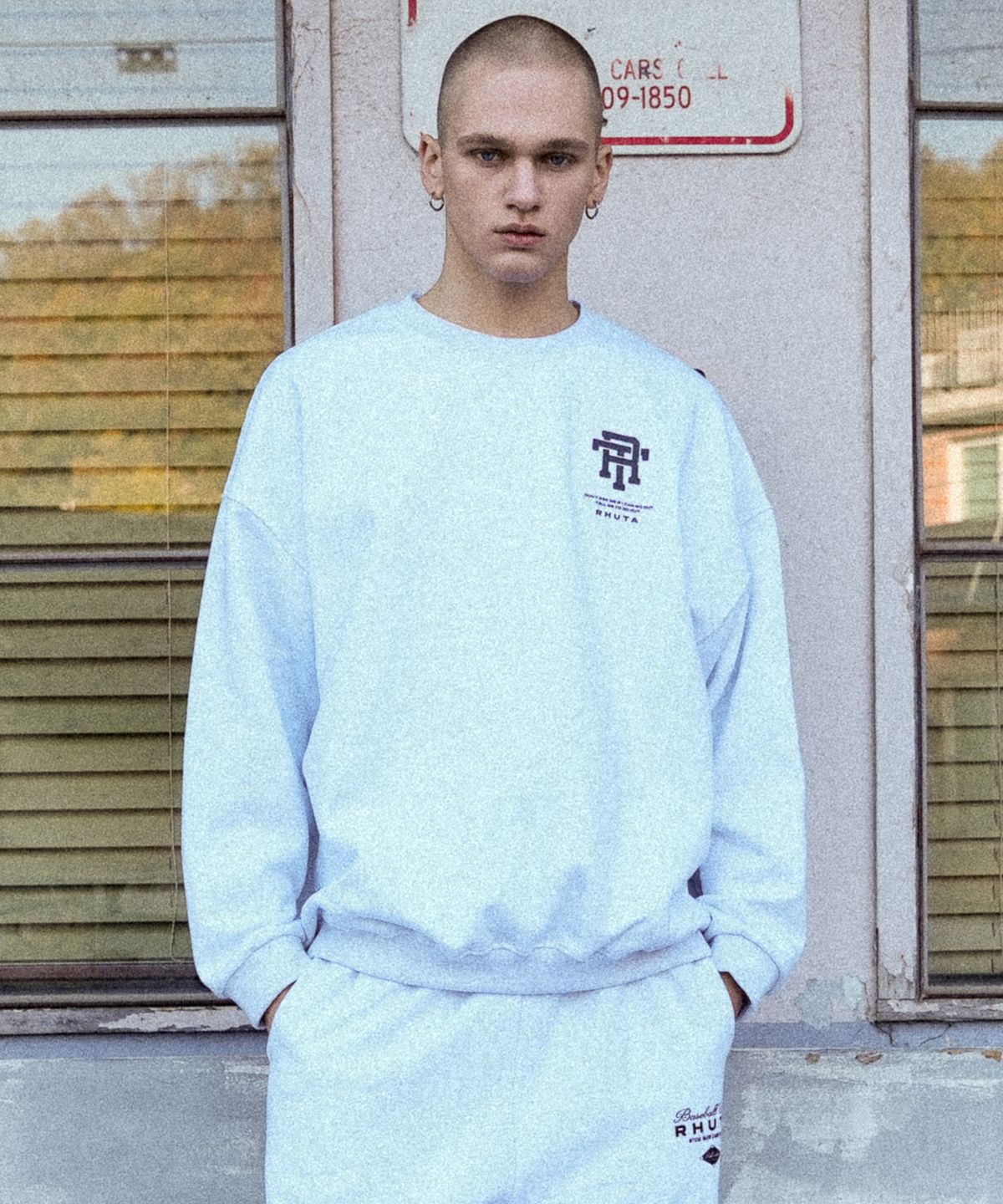 콘치웨어(CONCHWEAR) [기모] Symbol Oversized Fit Sweatshirt (3color)